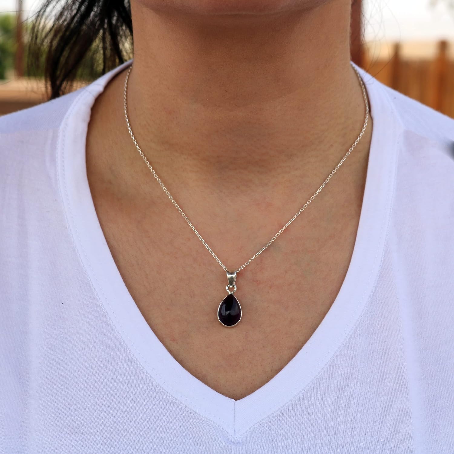 Silberne Halskette mit natürlichem lila Amethyst – Handgefertigter, winziger Tropfenanhänger – 40+5 cm Kette für Damen
