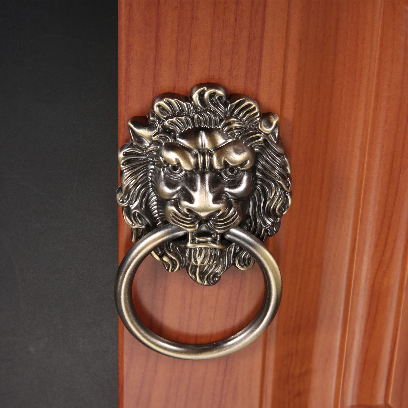 Poignée de meuble lion en bronze pour rénover un buffet