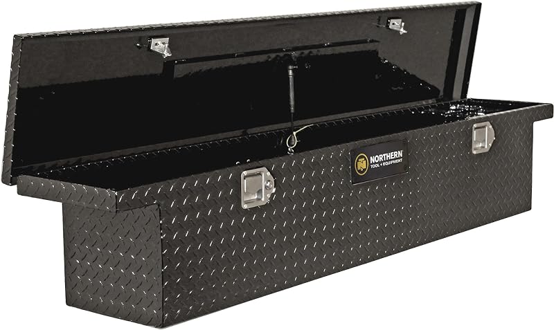 Caja de herramientas para camión crossover delgada Northern Tool, 69 pulg. x 12 pulgadas. x 13 pulgadas. | Construcción de aluminio de perfil bajo, Acabado en negro brillante, Pestillos tipo paleta, Almacenamiento seguro en la caja del camión, Herramientas de acceso rápido