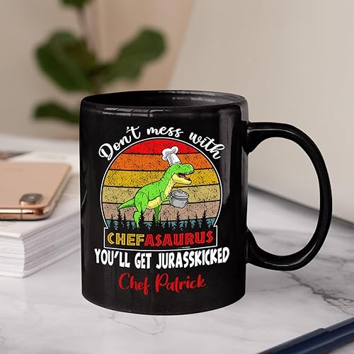 Vista 76 de Taza de café negra personalizada con nombre «A Truly Great Chef Is Hard To Find con nombre», taza de café personalizada para gran chef de 11 onzas