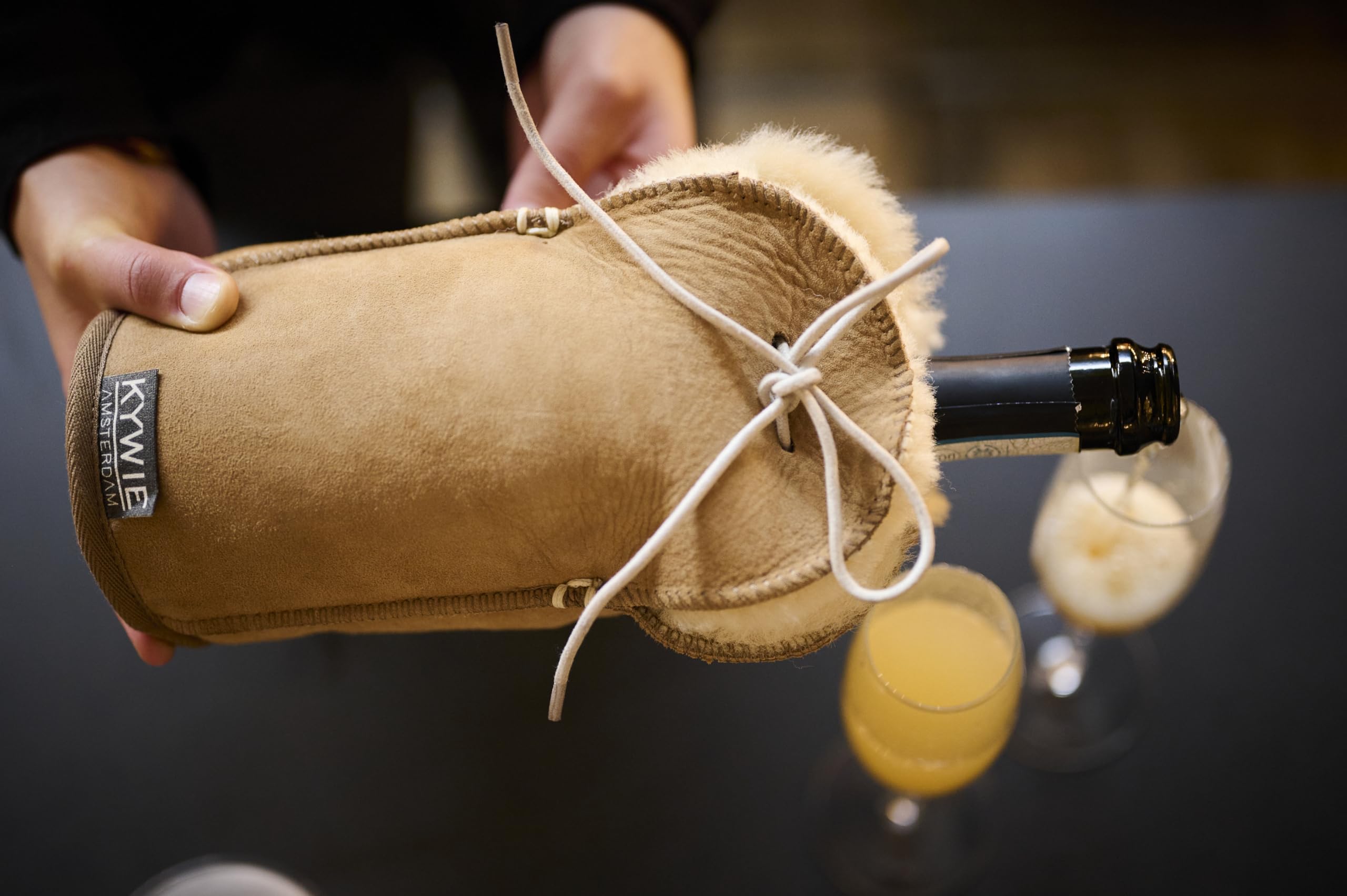 KYWIE Bottle Cooler Camel Suede Champagne 0.75 L : Amazon.co.uk: Home &  Kitchen