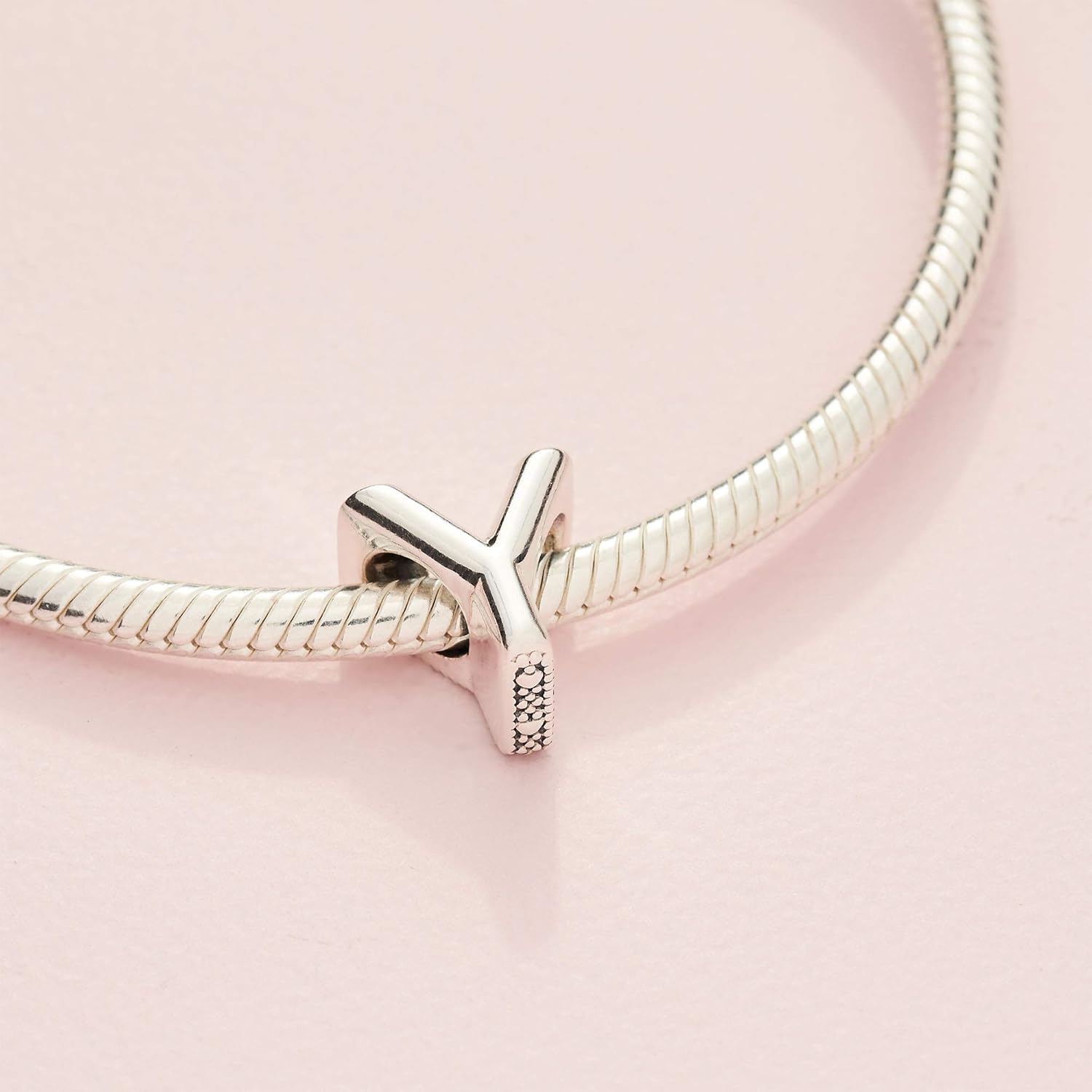 Vista 4 de Colgante de plata de ley 925 con letra PANDORA