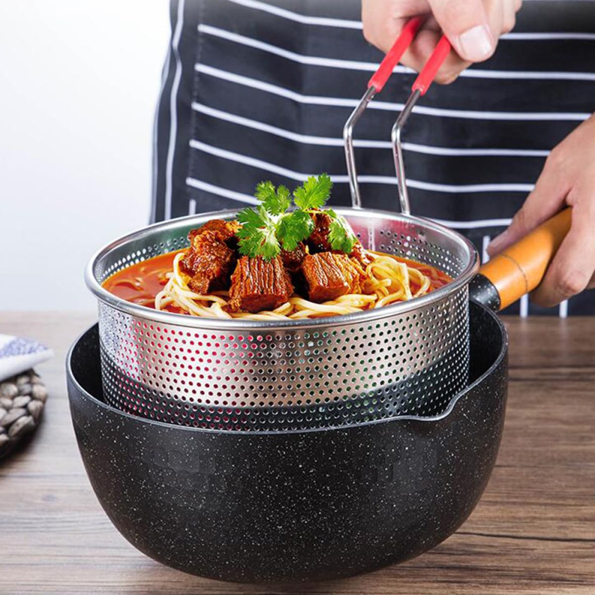 MAGICLULU Colador de Acero Inoxidable 304 de 18cm, Cuchara Coladora Agujeros Finos, Resistente al Calor, para Frituras y Pasta, Uso Doméstico y Profesional, Utensilio de Cocina Esencial