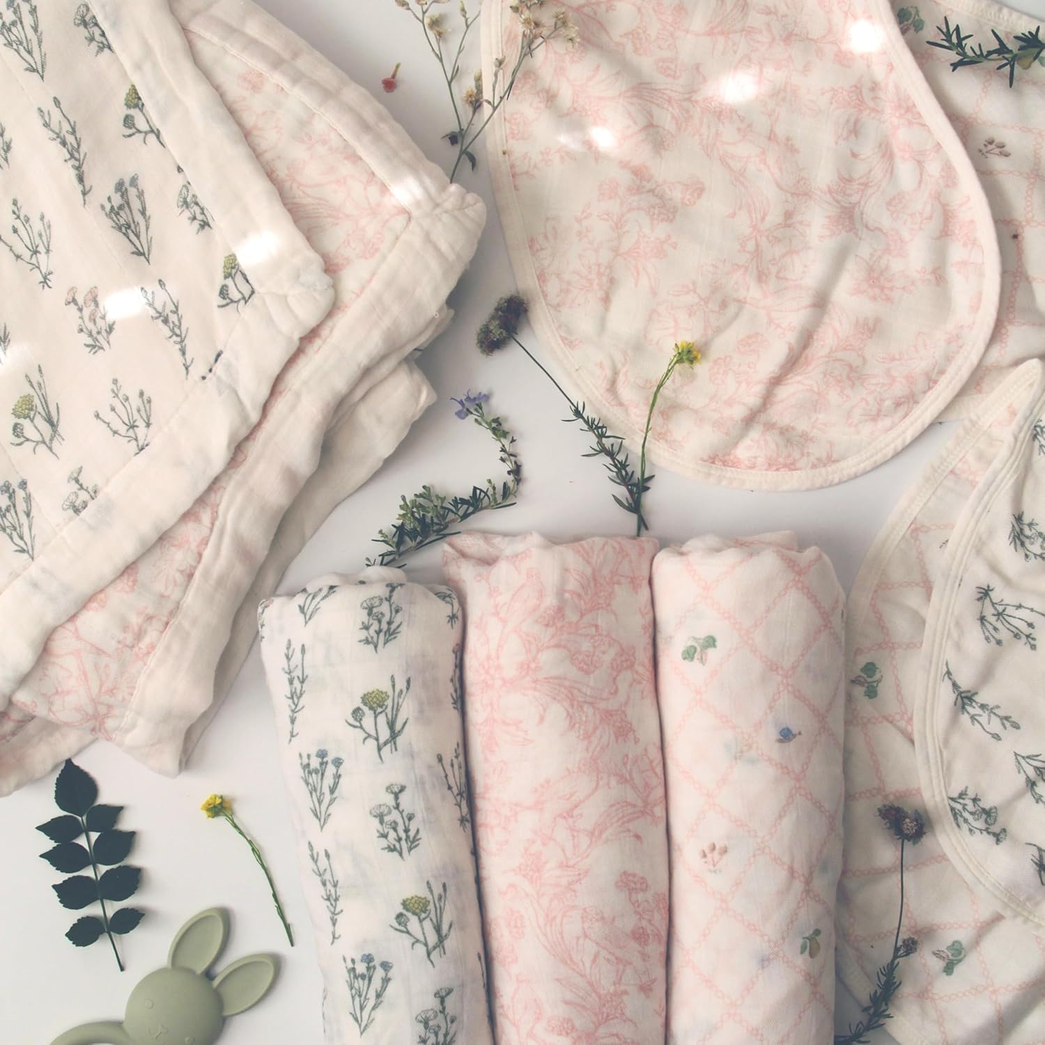 aden + anais Manta de viscosa de bambú suave y sedosa, ropa de cama de cuna para recién nacidos y niños pequeños, manta de guardería para niños y niñas, regalo de registro de bebé y ducha, floral