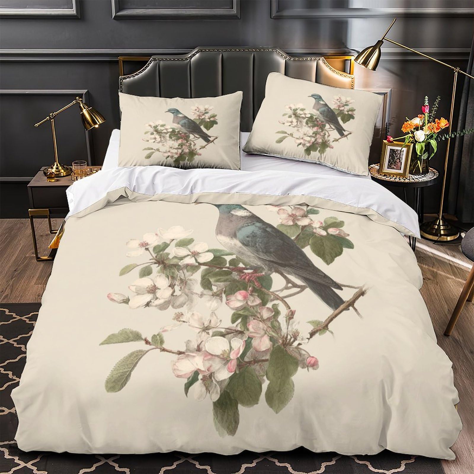 Parure de lit pigeon niché dans les fleurs pour une chambre parentale romantique