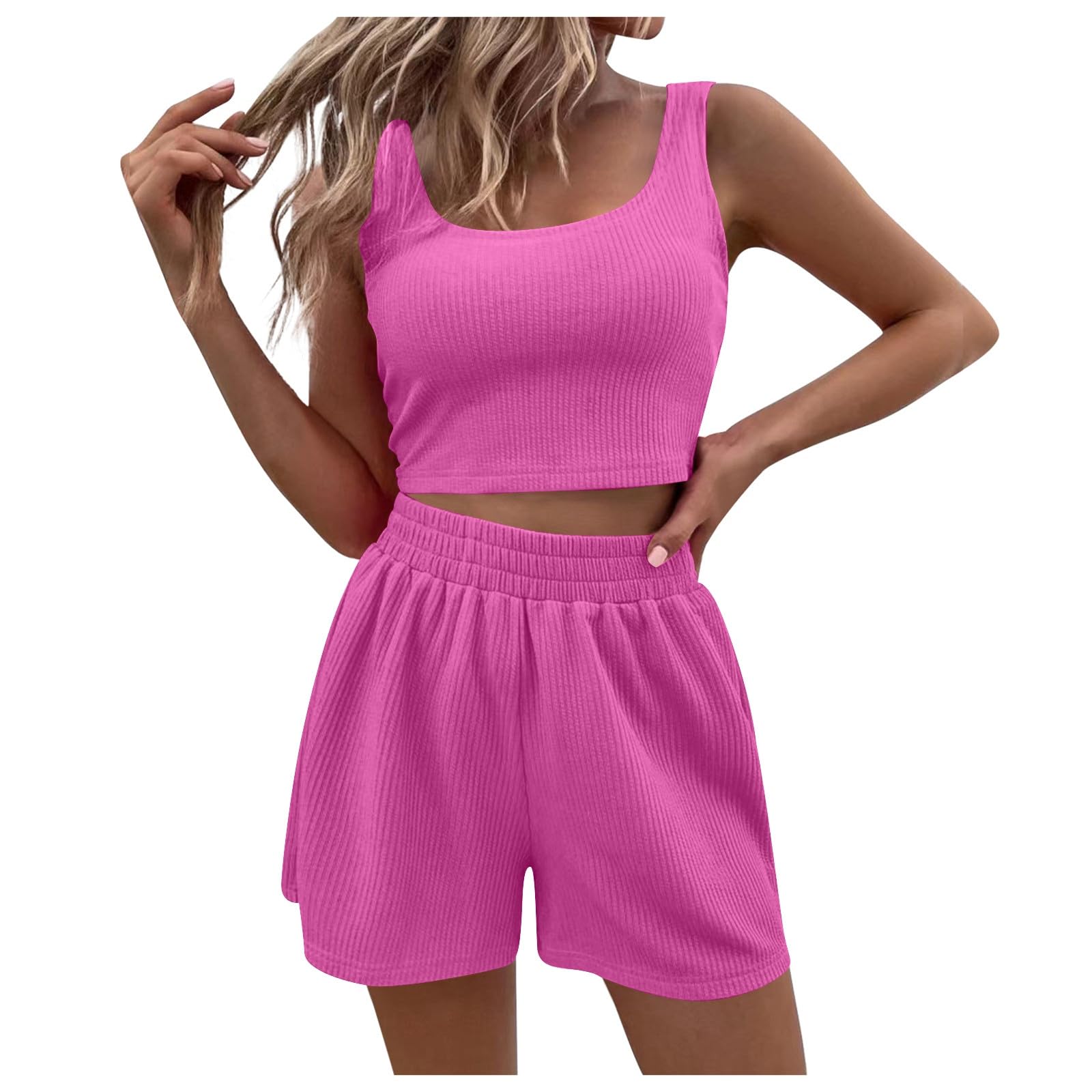 Ensemble femme chic et elegant conçu avec des finitions soignées et une coupe structurée