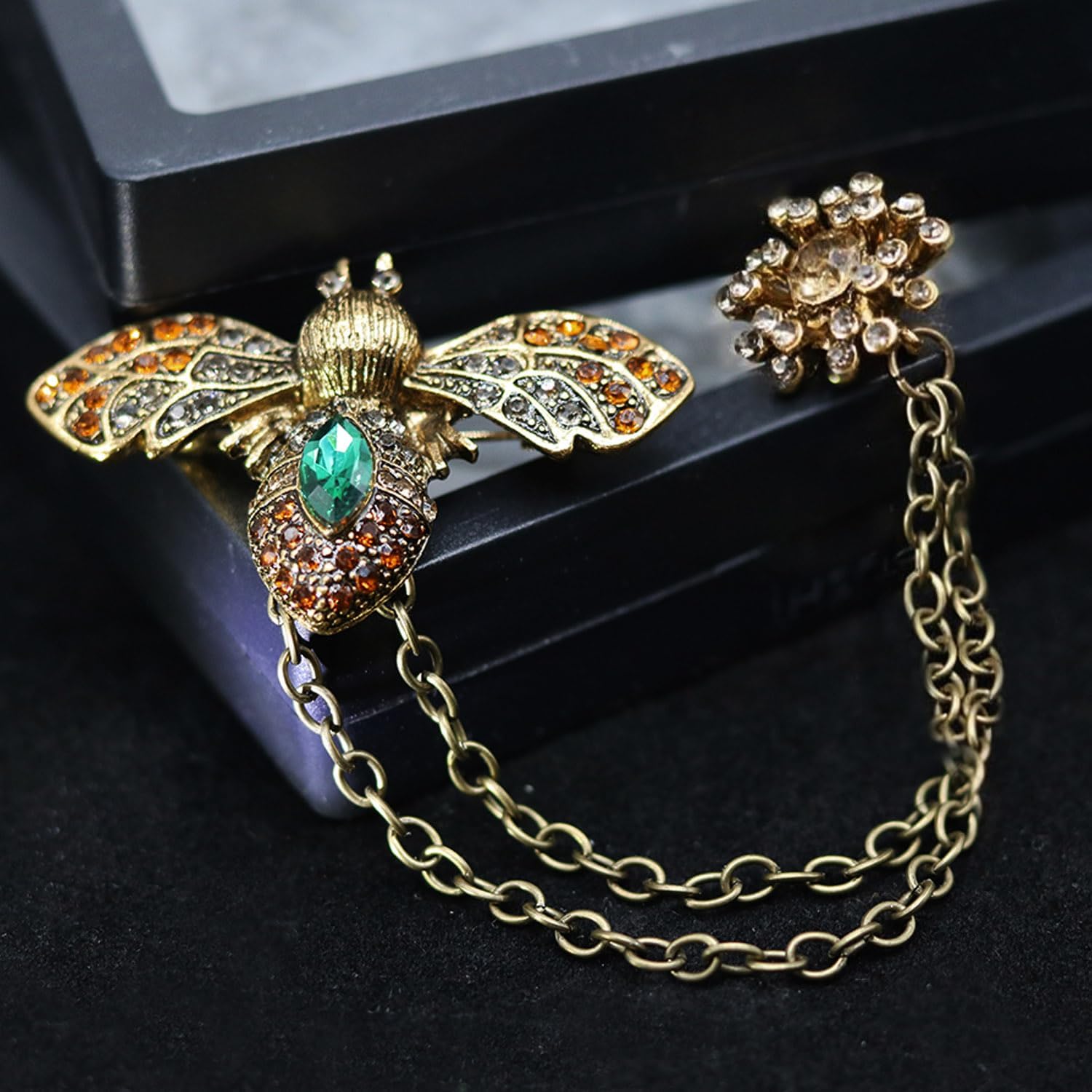 Retro Crystal Rhinestone Bee with Hanging Chain Brooch Collar Pins Gold Plated Suit Shirt Lapel Brooch Pin Costume Decorate Jewelry for Men Boy