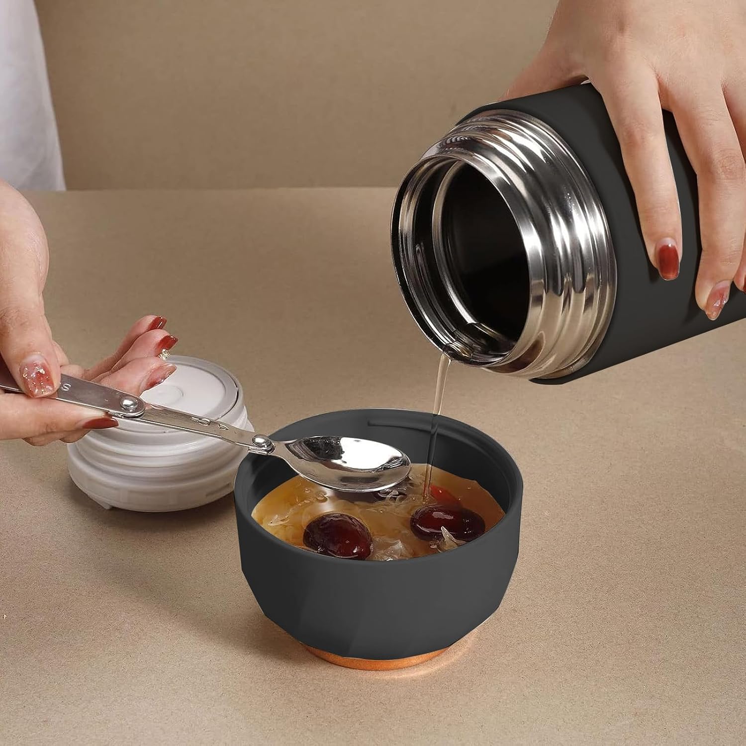 Food Flask,600ml (20 oz) Food Flask Container,Stainless Steel Double Walled Soup Flask Leak Proof Food Jar Soup Containers with Foldable Spoon for Hot and Cold Meals Double Walled Soup Flask(Black)