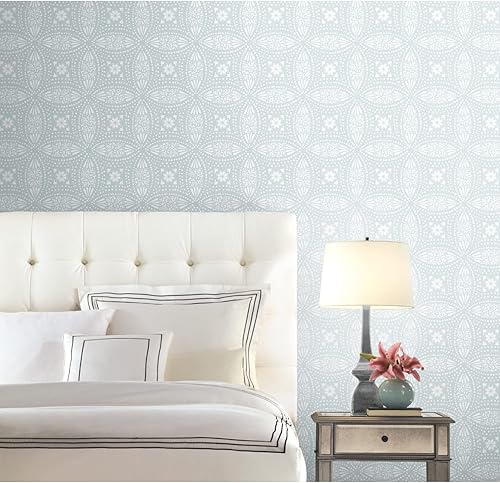 Miniatura 6 de Roommates RMK12170WP - Papel tapiz para despegar y pegar con medallones superpuestos, color azul