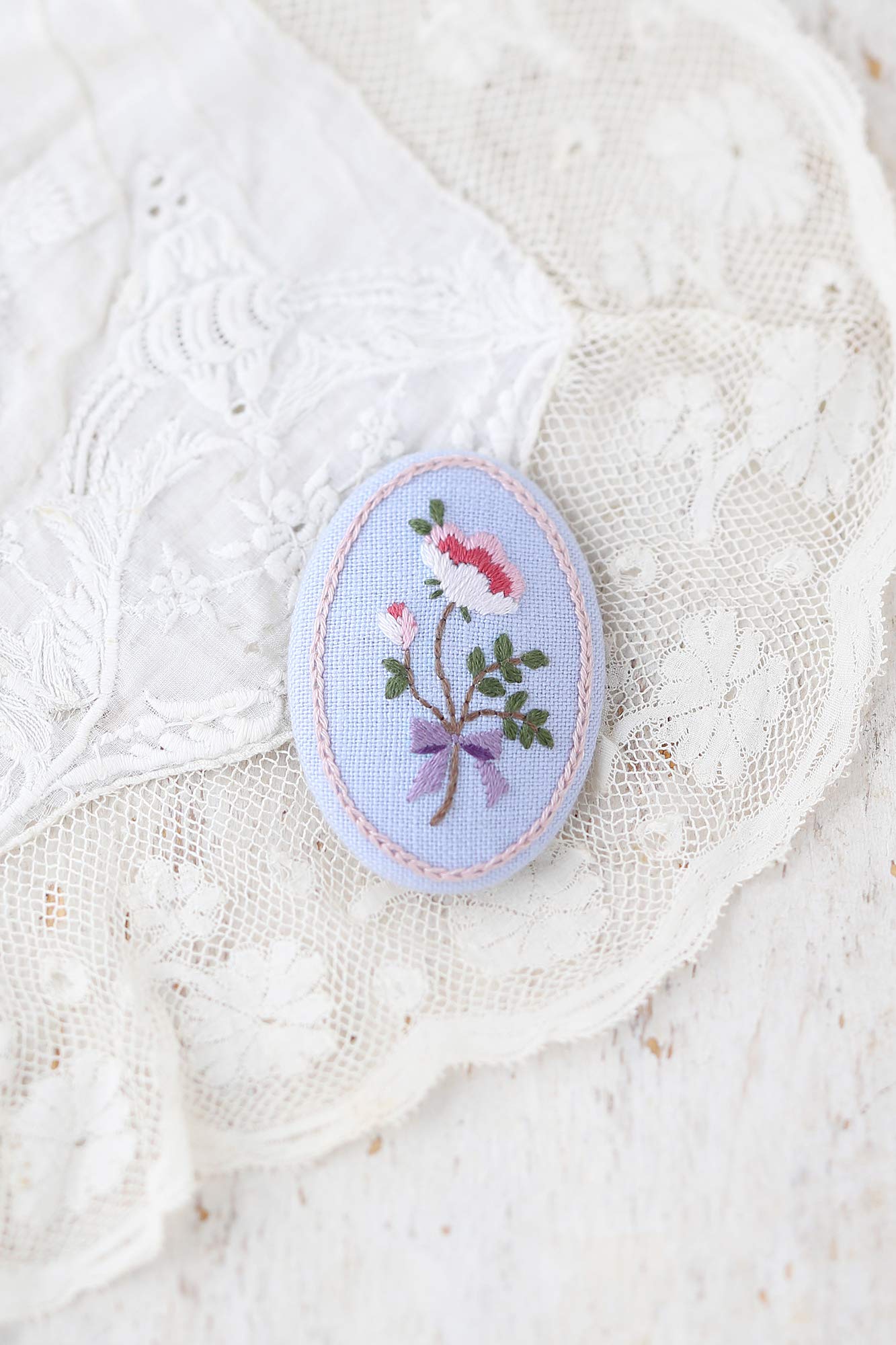 Lecien (Russian) Embroidery Kit Botanical Embroidery Series Antique Rose Brooch 841