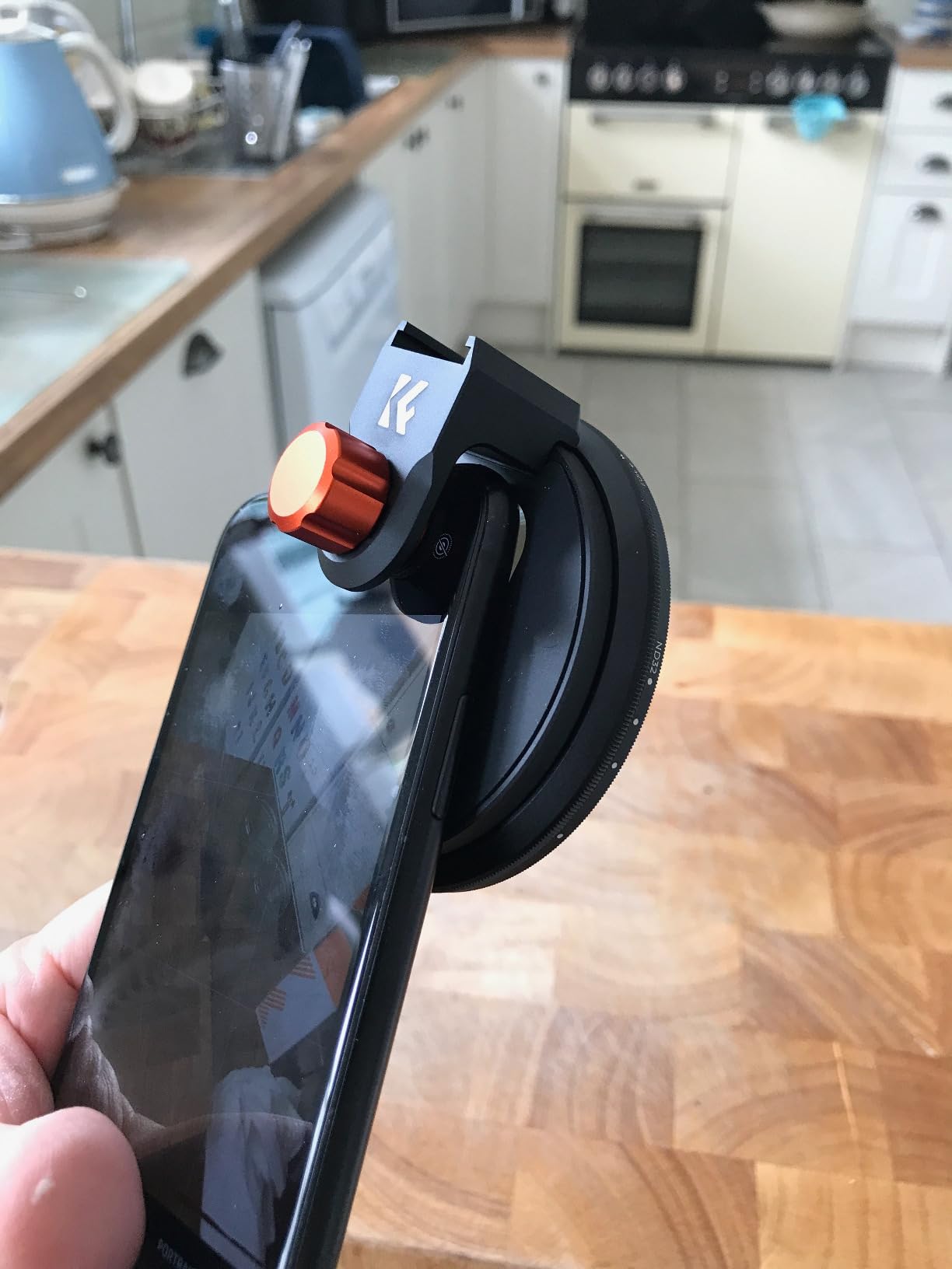 Zeer nuttig en effectief, maar wat omvangrijk wanneer gemonteerd op een iPhone