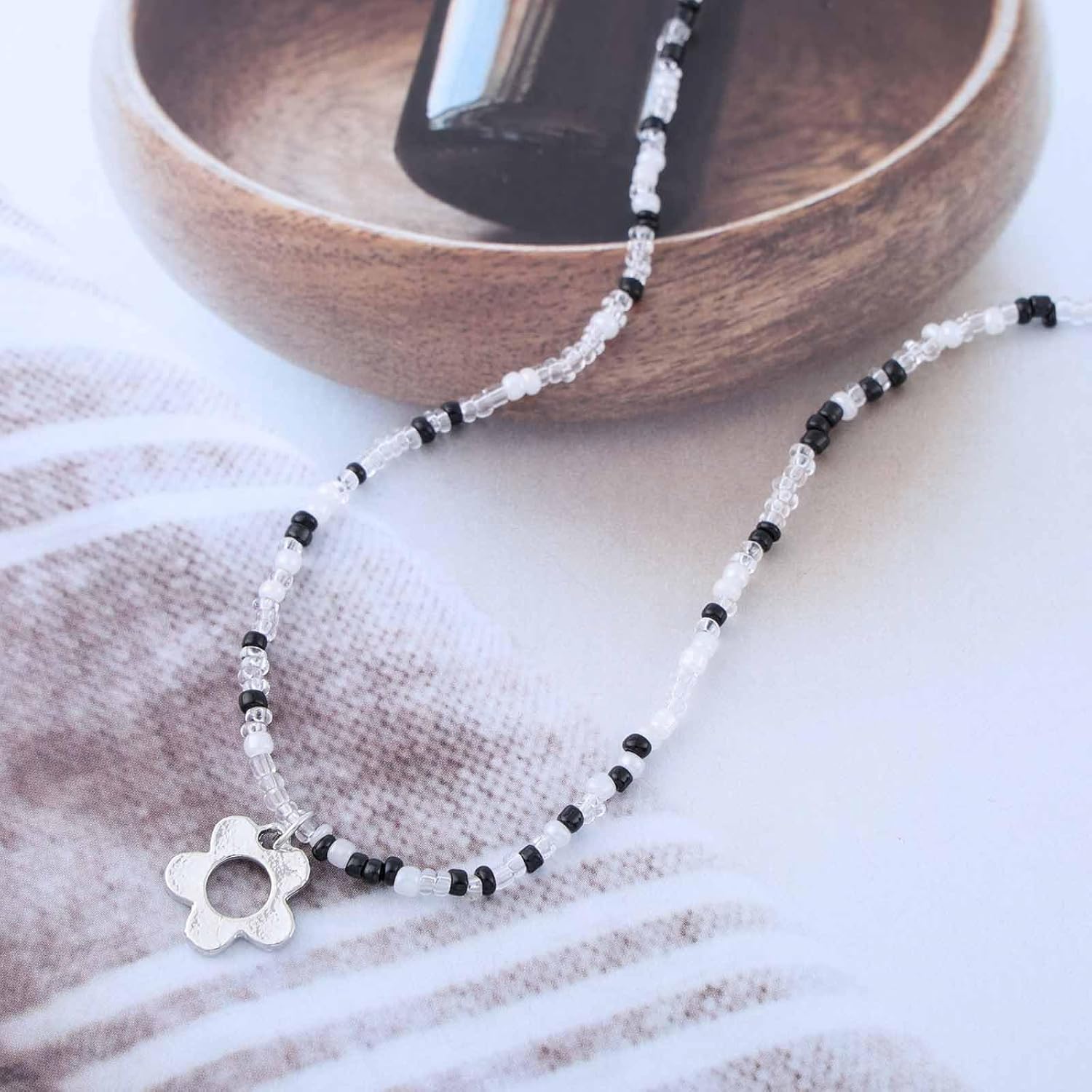 Andelaisi Boho Seed Bead Necklace Choker Vintage Seed Bead Choker Necklace Tiny Rice Bead Necklace Daisy Flower Bead Necklace Jewelry for Women - Image 5