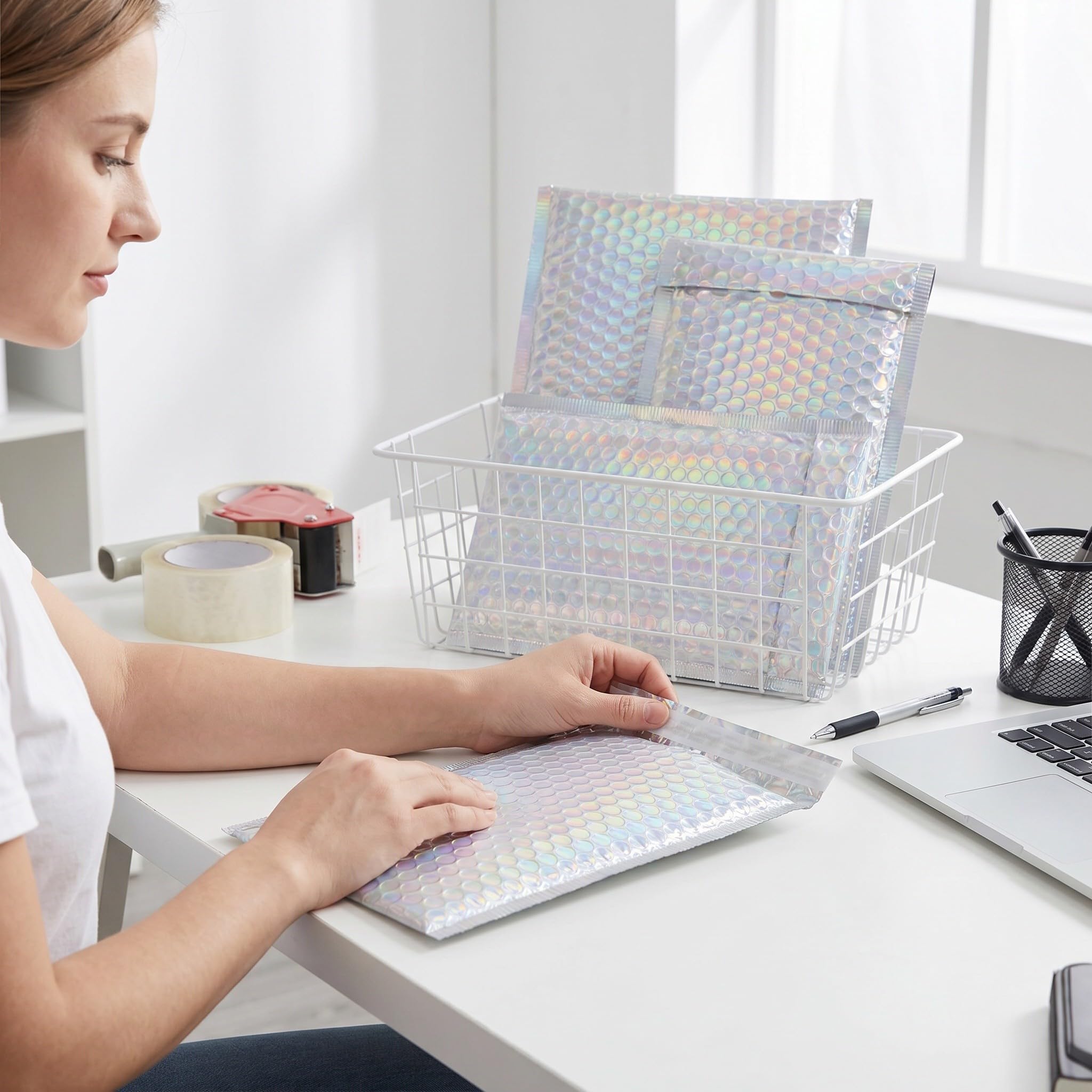 Lurrose Lot de 30 enveloppes à bulles : sacs d'expédition adhésifs holographiques auto-scellants - enveloppes matelassées imperméables pour l'envoi de courrier, l'emballage et les