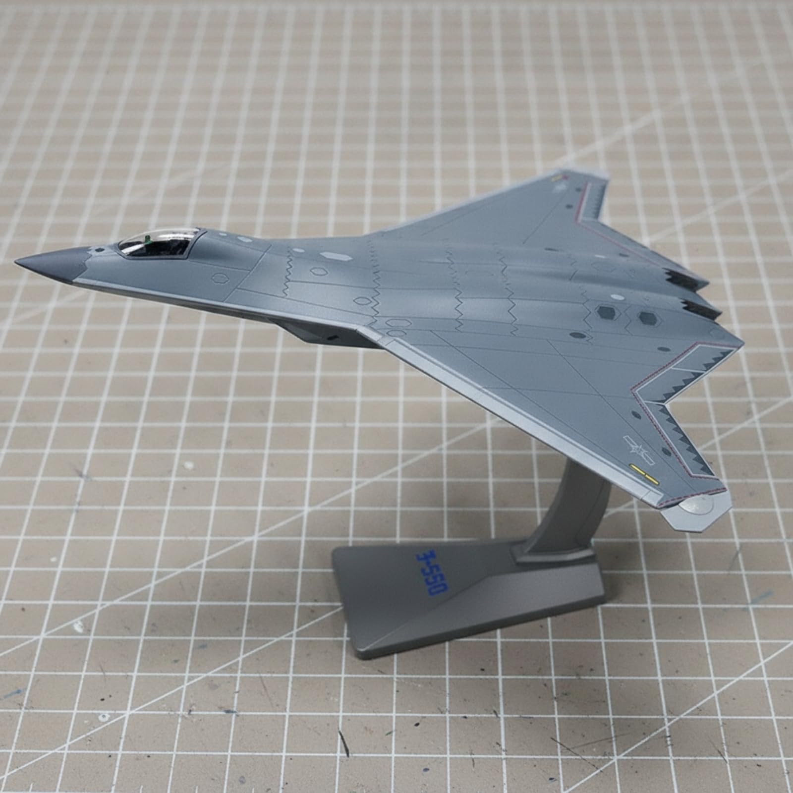 Aereo in Lega Jet Aerodinamico Modellino Aereo Caccia Modello Metallo Aspetto Pressofuso Solido Pannellature Incise Dettagli Fedele con Canopy Chiaro