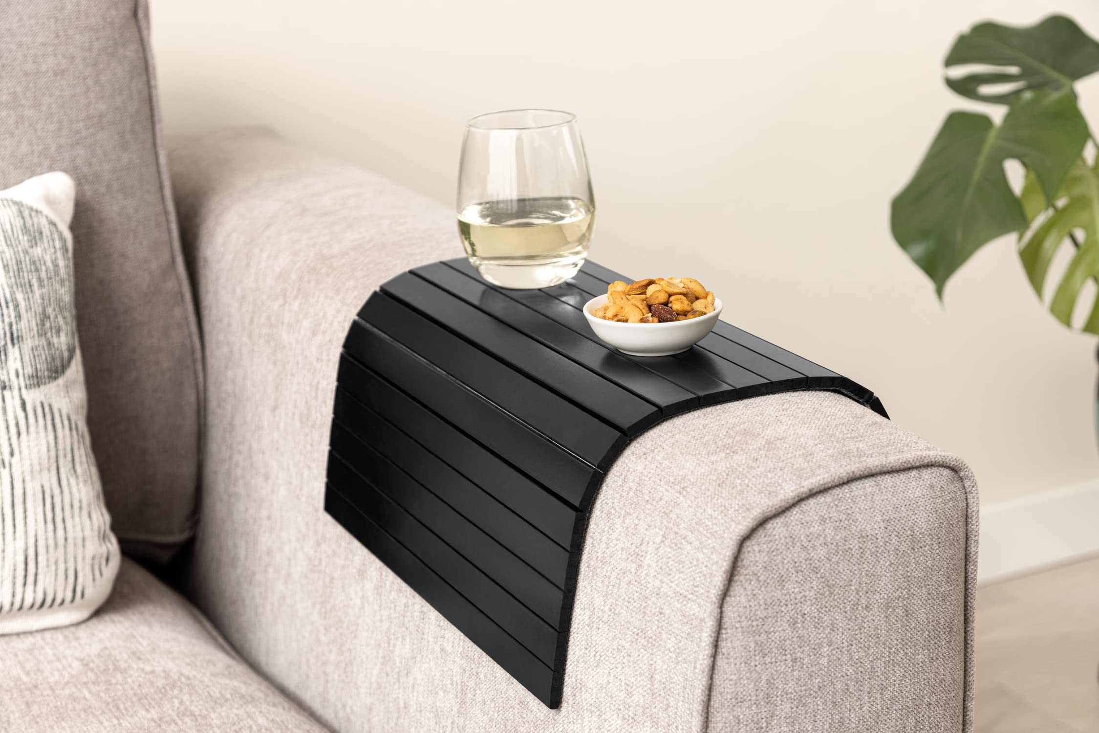 Table accoudoir de canapé en Bambou - Plateau en Bambou antidérapant et Flexible pour accoudoirs - Table Durable, Design élégant, Couleur Naturelle, s'adapte à Tous Les intérieurs