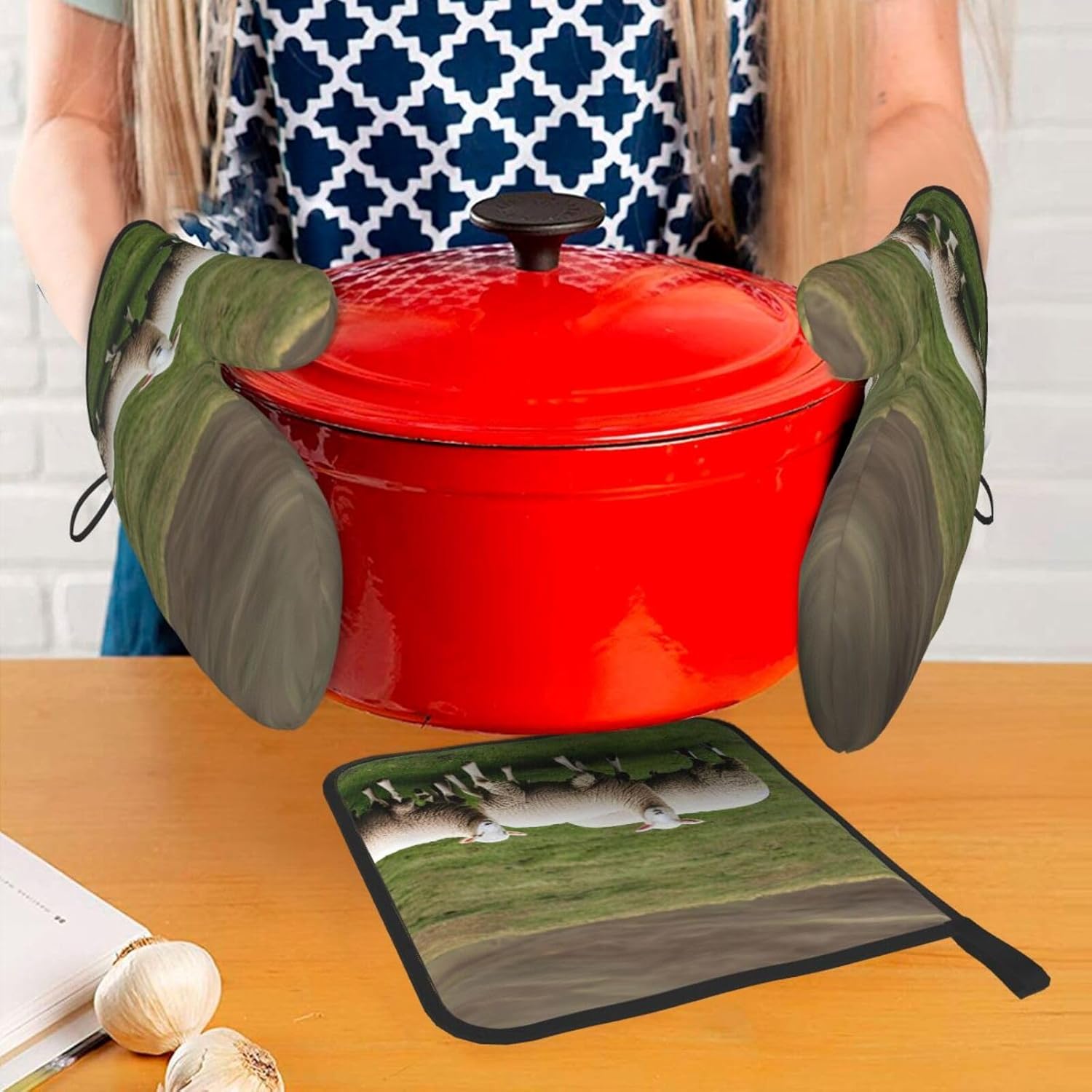 Lambs and Sheep Print Heat Resistant Microwave Gloves, Used for Baking, Cooking, and Fashion Kitchen Essentials