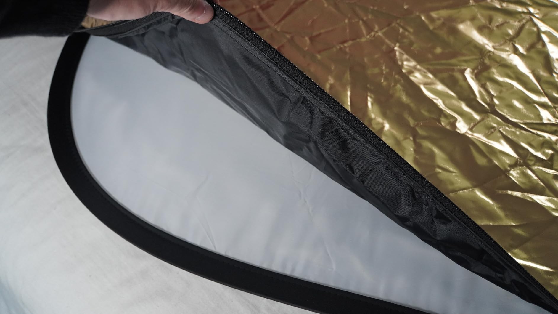 Ein kompakter Reflektor, aufgeräumt und groß aufgestellt