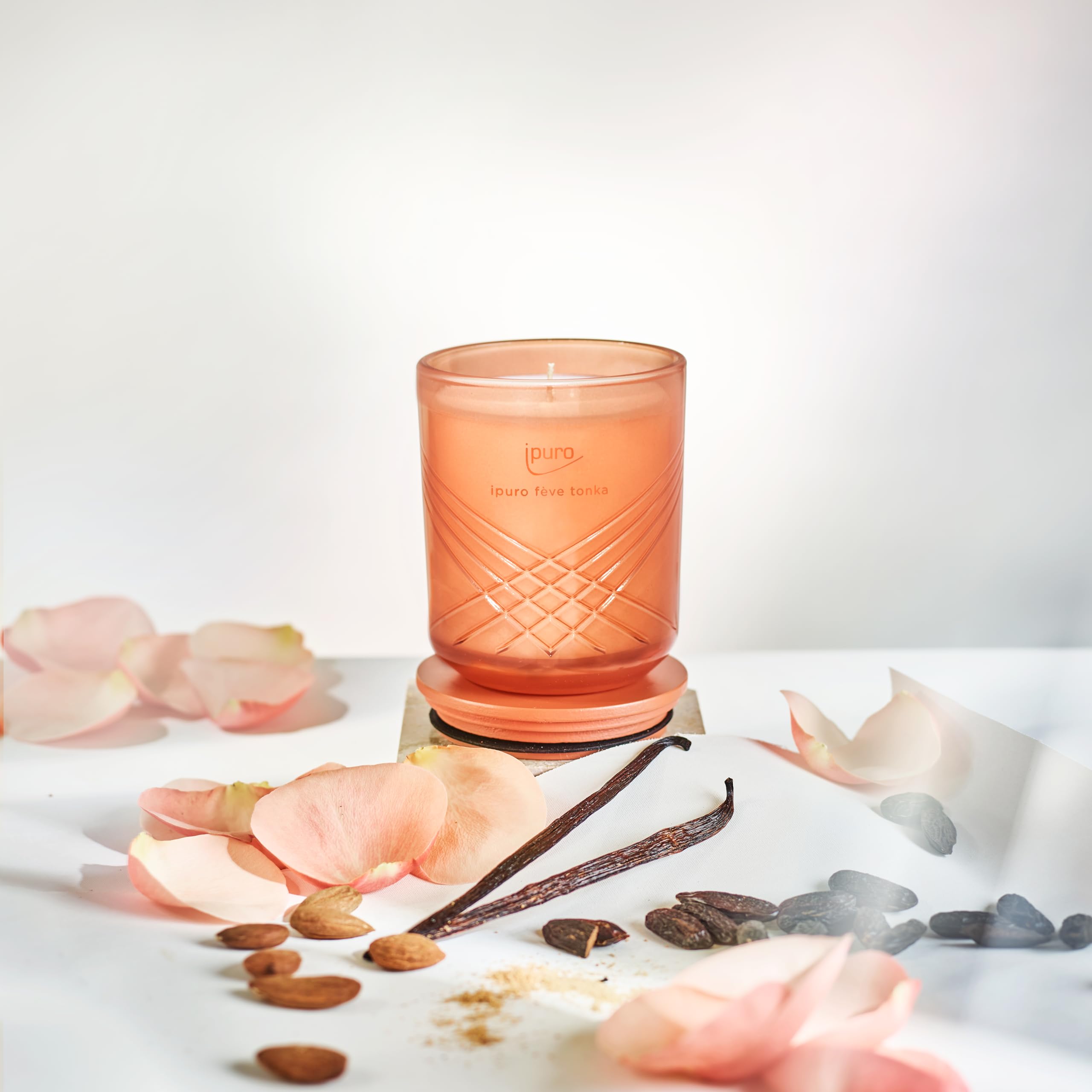 Ipuro Exclusive Elegante vela perfumada FÉVE Tonka con mayor contenido de aceite perfumado | Vela perfumada de en tarro | Vela con vainilla y haba tonka, aroma a rosa y sándalo | Vela perfumada