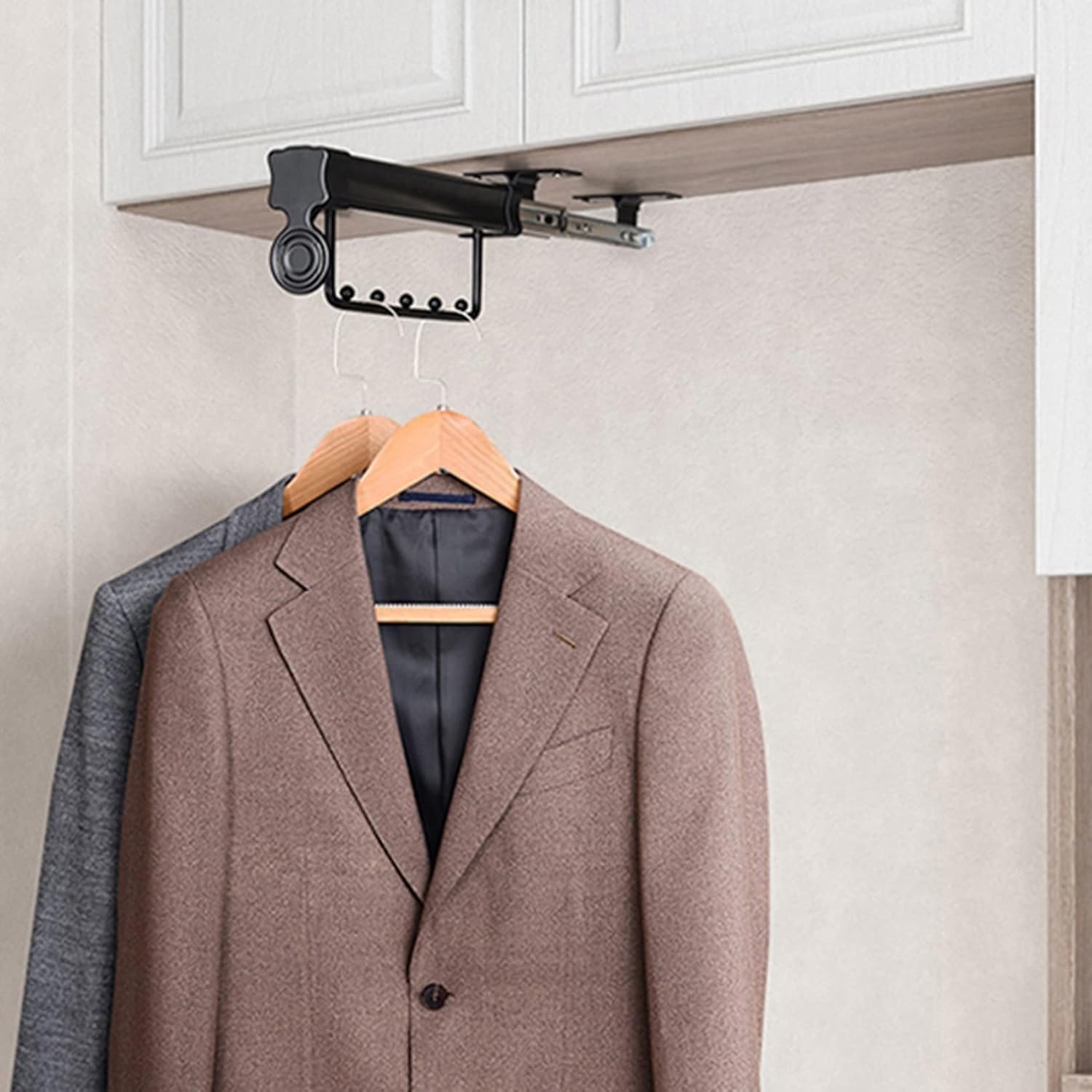 Barra de colgantes extensible en vestidores: perchero extraíble LWX para organizar pantalones