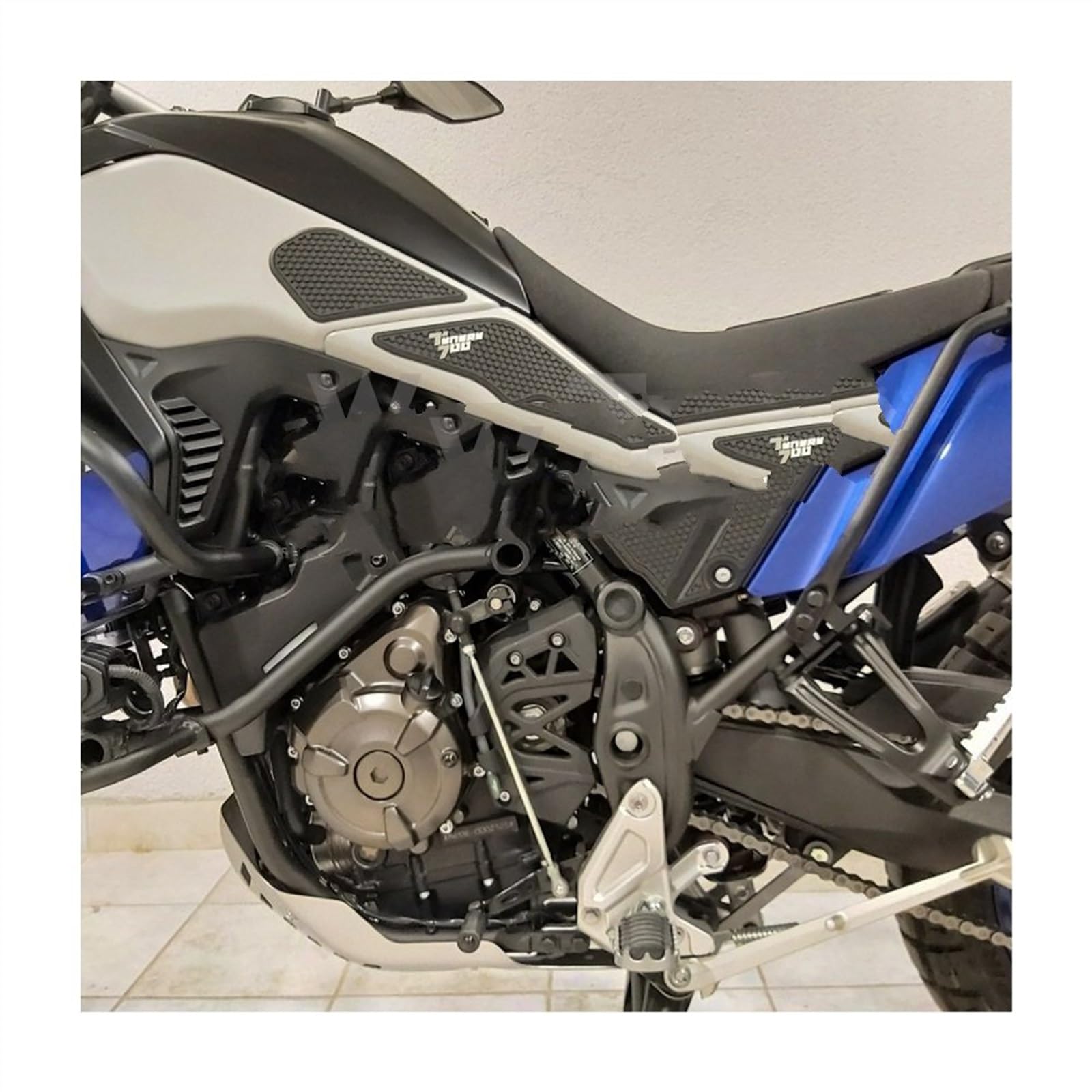 Adesivo Paraserbatoio Per Moto Yamaha Tenere 700 2025 - Protezione Antiscivolo Nero, Materiale Gomma, Facile Applicazione