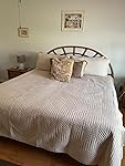 Review Image by Valencia Bosque Valencia Bosque