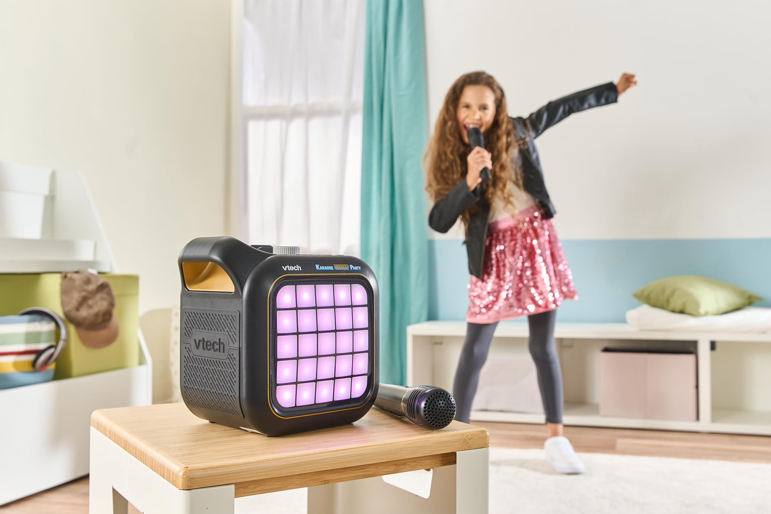 VTech Karaoke Light Party, micrófono Infantil para Karaoke con Altavoz, 2 micrófonos inalámbricos, conexión Bluetooth y Voz mágica, Efectos de Sonido, 25 Teclas para Pixel Art, Pilas Incluidas, 7+ | 2 micrófonos inalámbricos, Bluetooth, voz mágica, efecto