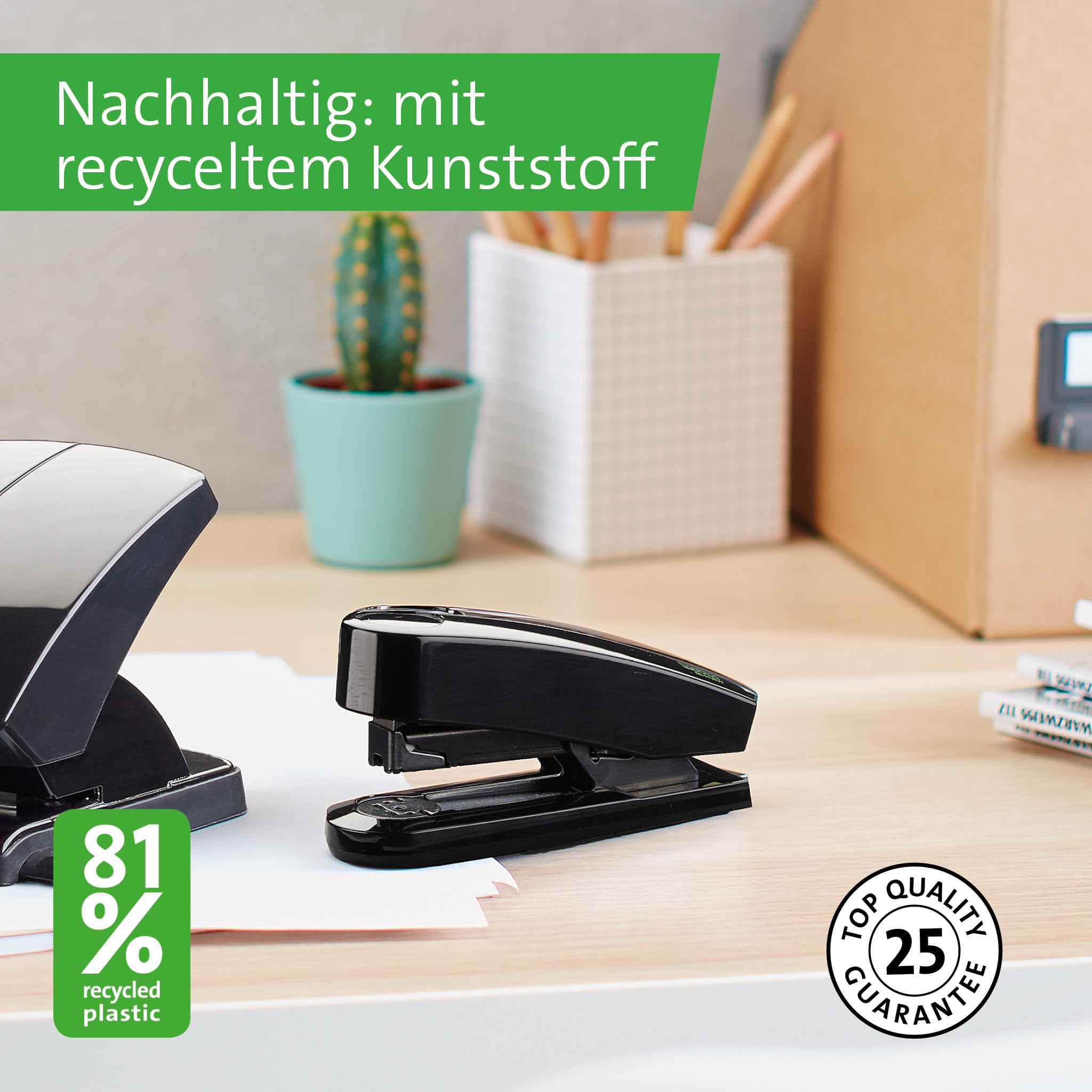 Novus B 4 re+new Heftgerät (Tacker aus Metall mit Kunsttoffoberteil aus nachhaltigem Rezyklat, 40 Blatt, inkl. 200 Tackerklammern) schwarz