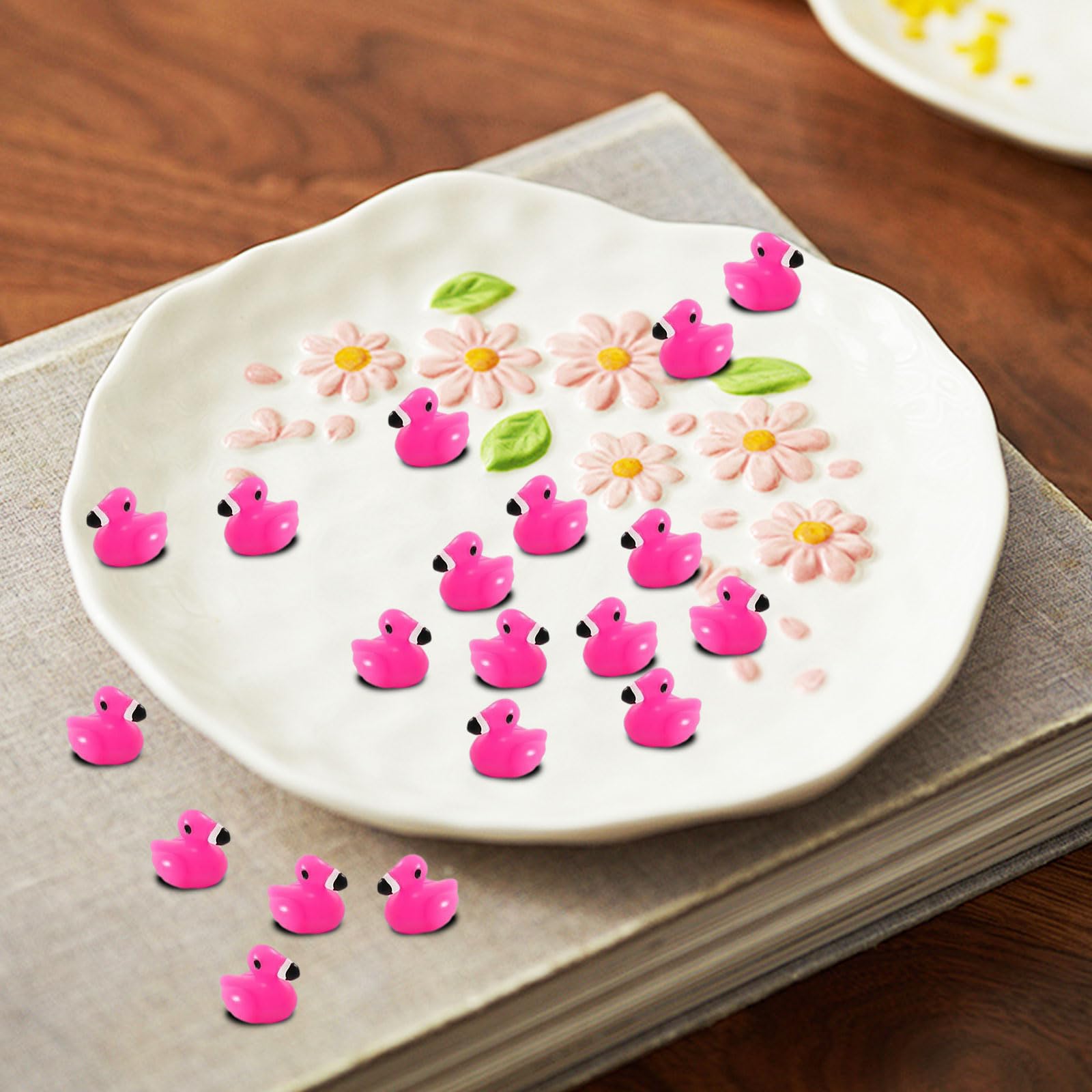 Mini Flamant Rose, 24pcs Petit Flamant Rose, Figurine Flamant Rose, Mini Figurine En Résine, Convient pour Maison de Poupée, Mini Paysage, Gâteau, Décoration d'Aquarium, Accessoires de Bricolage (A