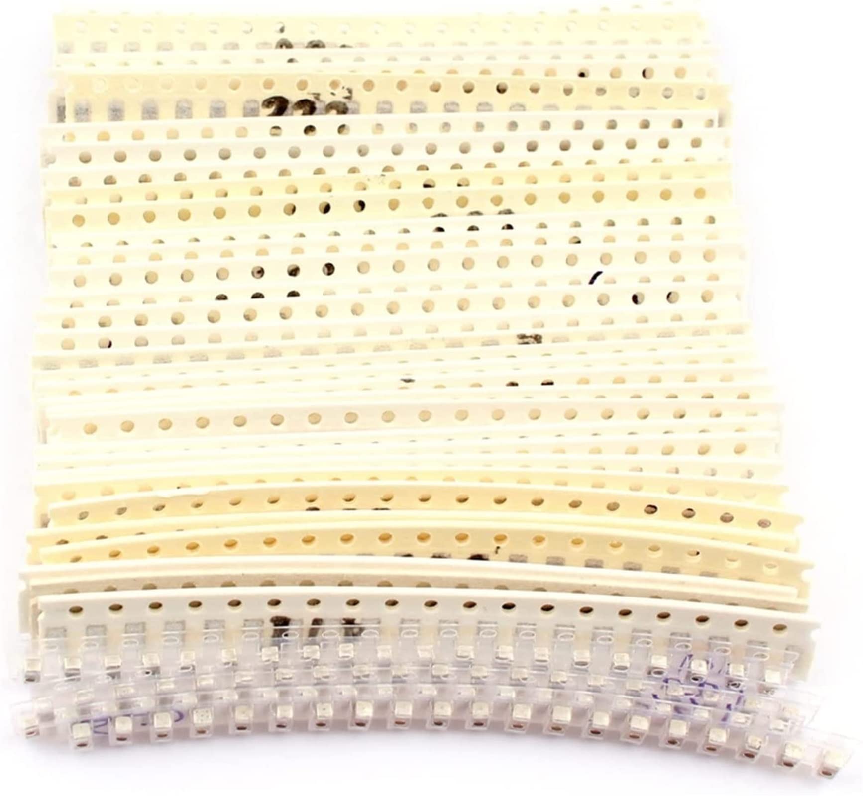 Accesorios electrónicos Kit de condensadores 2500 unids/lote 0805 SMD conjunto de surtido de condensadores cerámicos 1pF ~ 10uF SMD condensadores cerámicos paquete 10PF 47PF 680PF 0805 condensadores