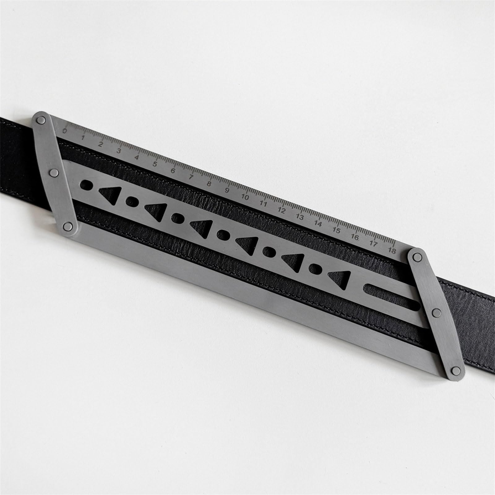 Gabarit de perforation pour ceinture en cuir - Outil de positionnement des trous en acier inoxydable - Règle avec marquage d'échelle - Guide de trou en acier inoxydable