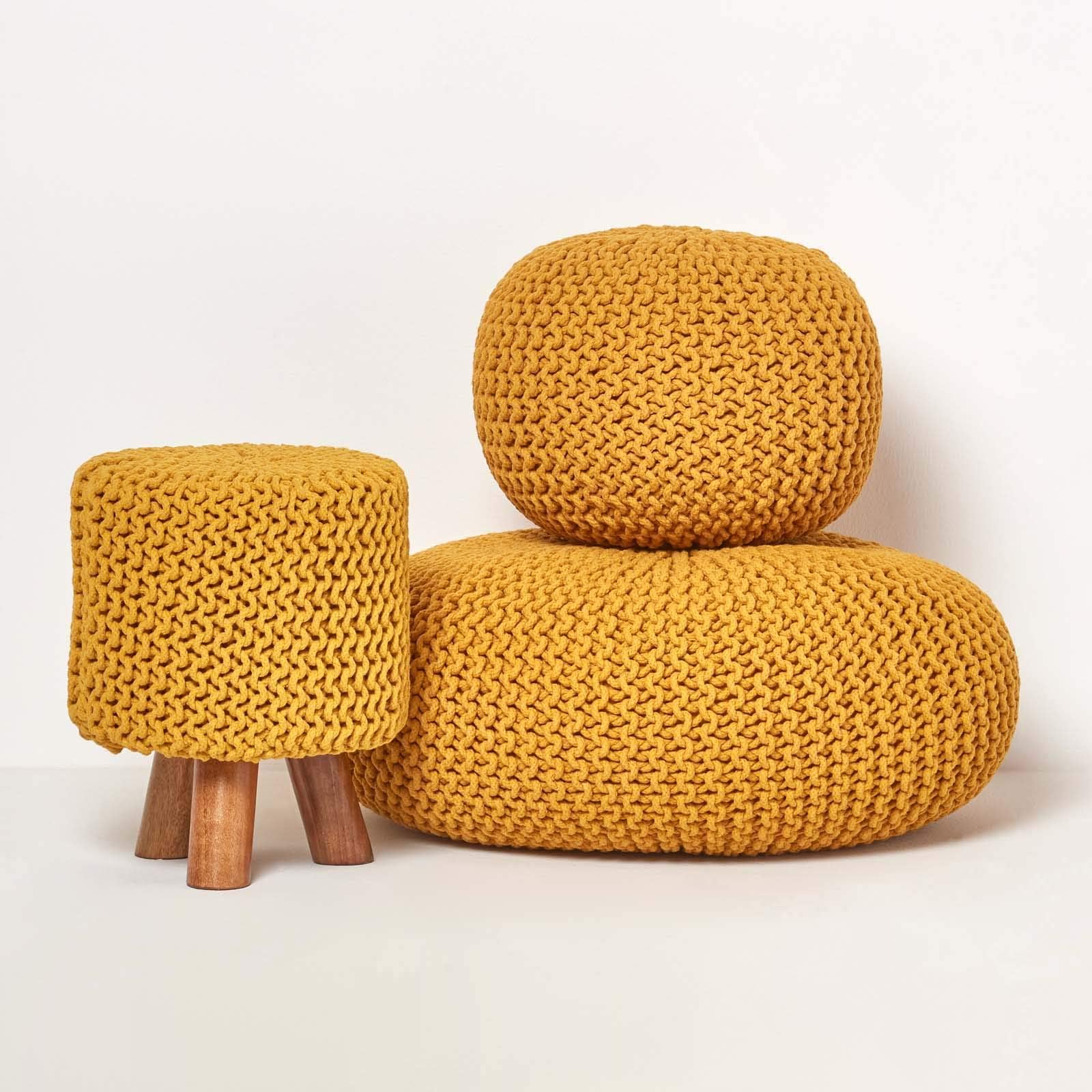 Homescapes Pouf Strickpouf rundes Bodenkissen, Sitzpouf 35 x 40 cm, gepolsterter Sitzhocker, Sitzpuff/Puff mit grob gestricktem Bezug aus 100% Baumwolle, Strickpuff, Senf