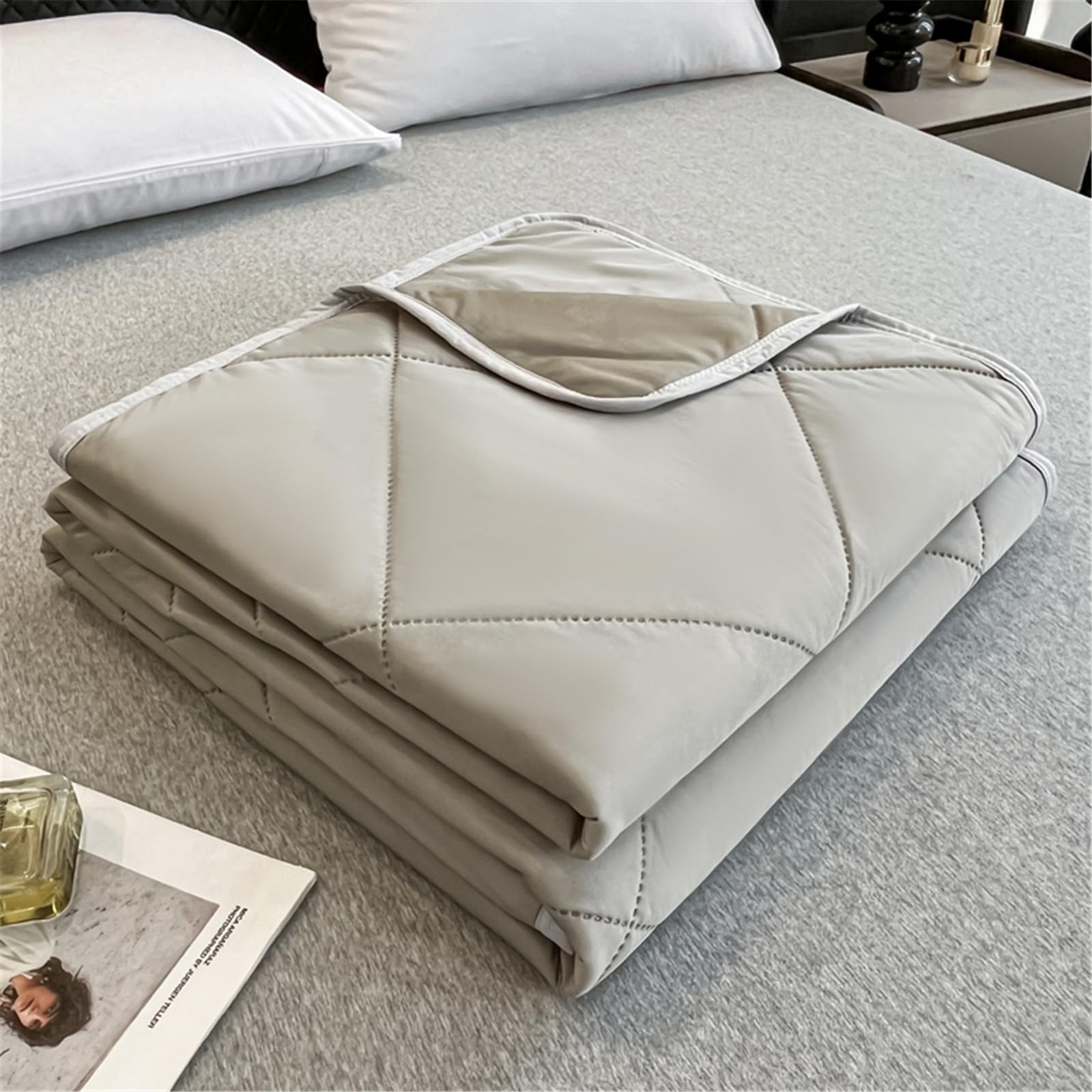 Odot Coverless Duvet 2.5 Tog Single Double King Size, Reversible Summer Quilted Duvet Throw Blanket for Sofa Bed, Soft Lightweight Bedspreads Bed Coverlet Throw (Gray,229x259cm)