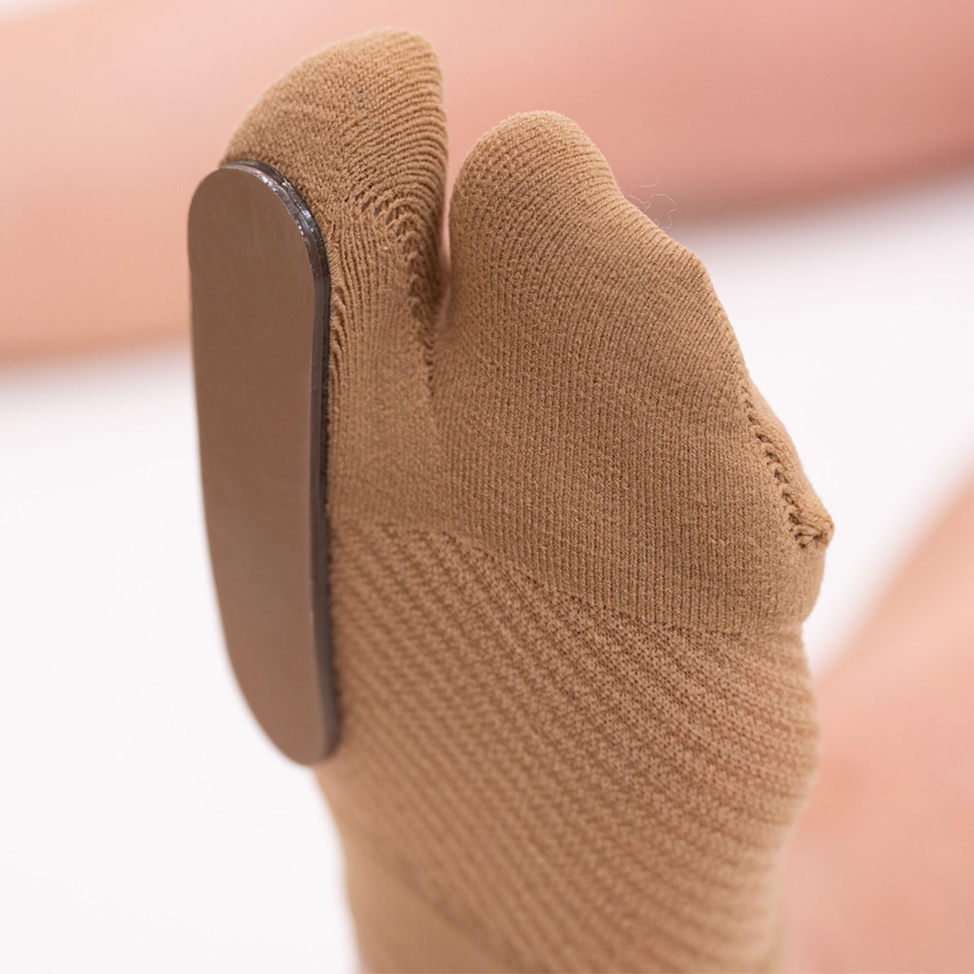 OrthoSleeve TT3 - Soporte para dedos de césped diseñado específicamente para tratar y prevenir la limitis hallux (dedo del pie) y aliviar el dolor de fracturas del dedo gordo (S/M, pie derecho).