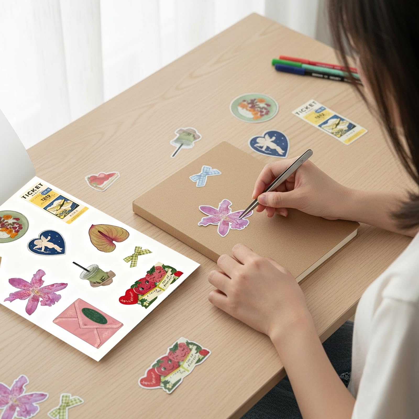 CHANGYUE Książka z naklejkami Girlhood 1000+ estetycznych naklejek z wielobarwnymi wzorami Owocowe ikony Pastelowe litery Naklejki do scrapbookingu Dziennik Nastolatki Studenci Dorośli