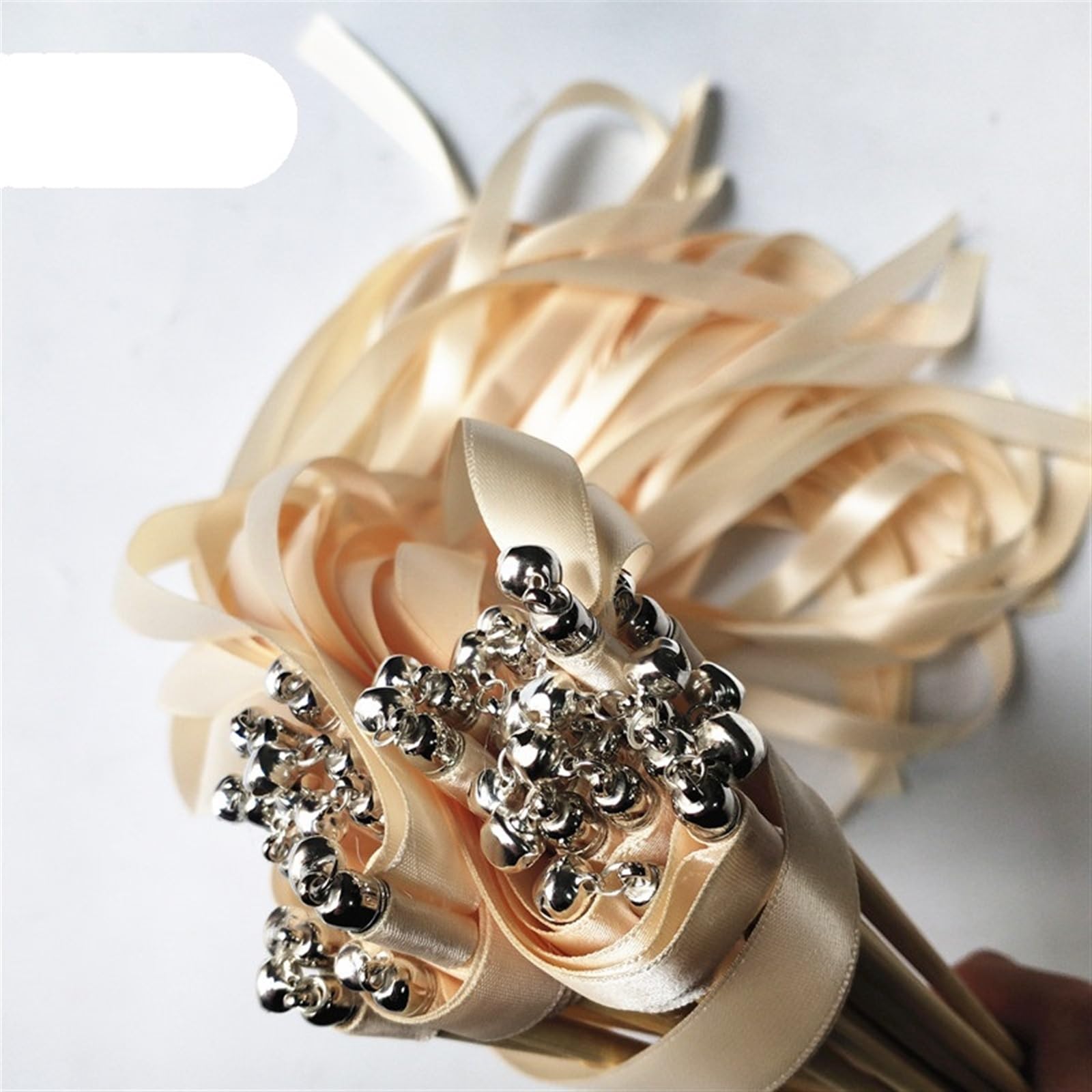 Zauberstäbe Hochzeit Luftschlangen 50pcs/lot Cream Beige Wedding Ribbon Wands With Gold Bell For Wedding Decoration für Hochzeiten