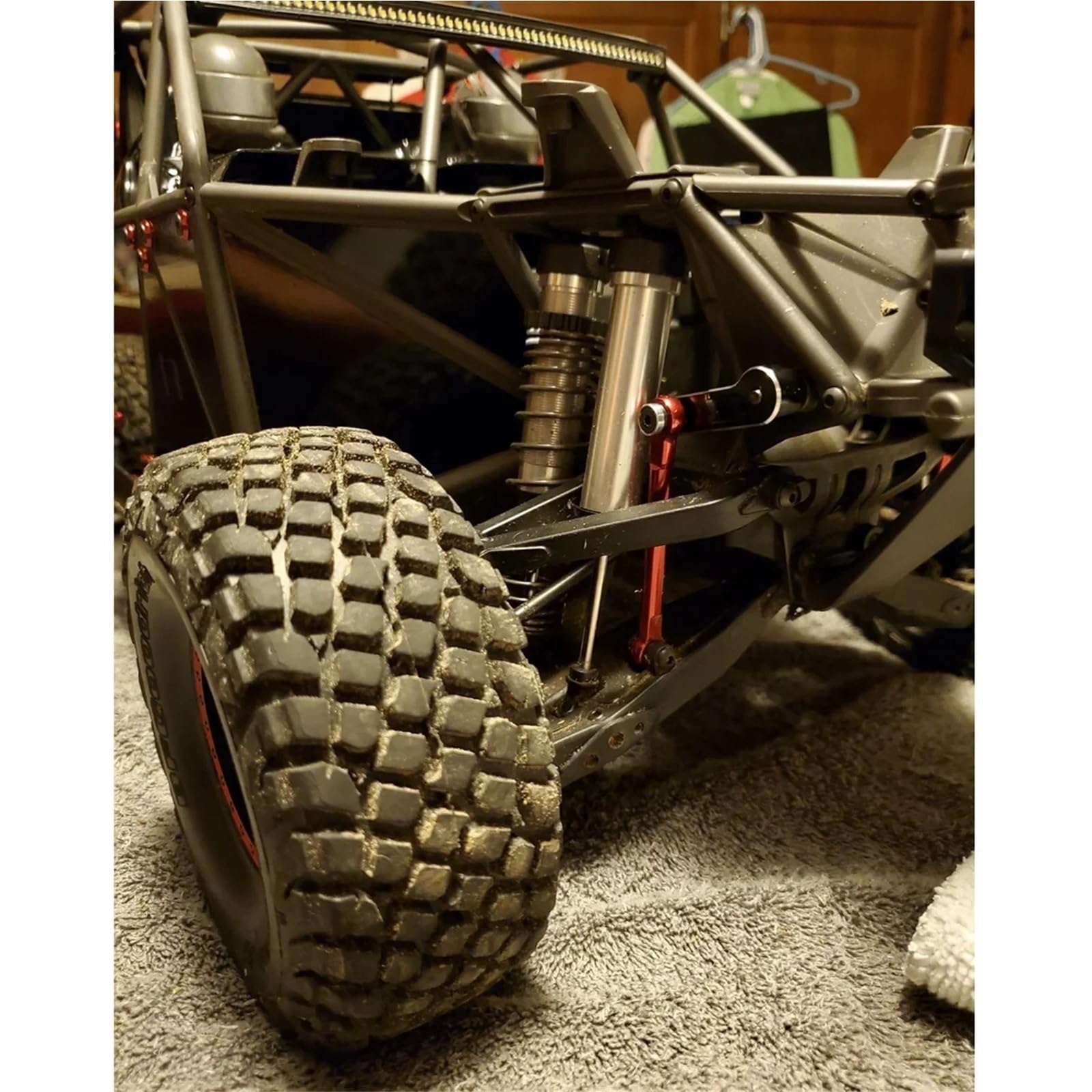 Barre de suspension Kit de barres stabilisatrices avant et arrière en métal, Convient pour la voiture RC Traxxas UDR Desert Racer. Pièces accessoires mise à niveau(1SET)