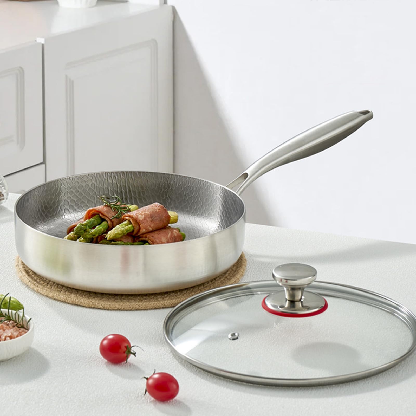 Padella in titanio di alta qualità, 28 cm, a tre strati, in acciaio inox, con coperchio, non rivestita, antigraffio, antiaderente, martellata, adatta per tutti i tipi di piani cottura