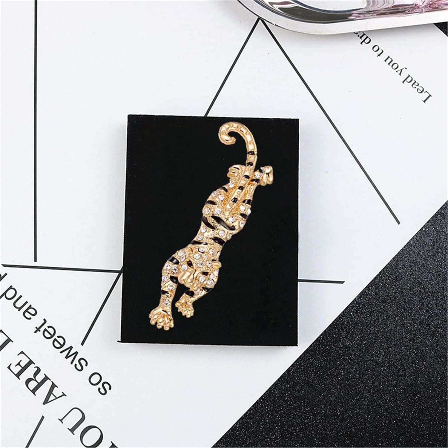 Dreuyet Rhinestone Tiger Brooch Pins for Women Men Vintage Crystal Animal Roaring Tiger Head Lapel Pin Charm Coat Clothes Hats Bags Suits Party Brooches Game Day Jewelry - Image 5