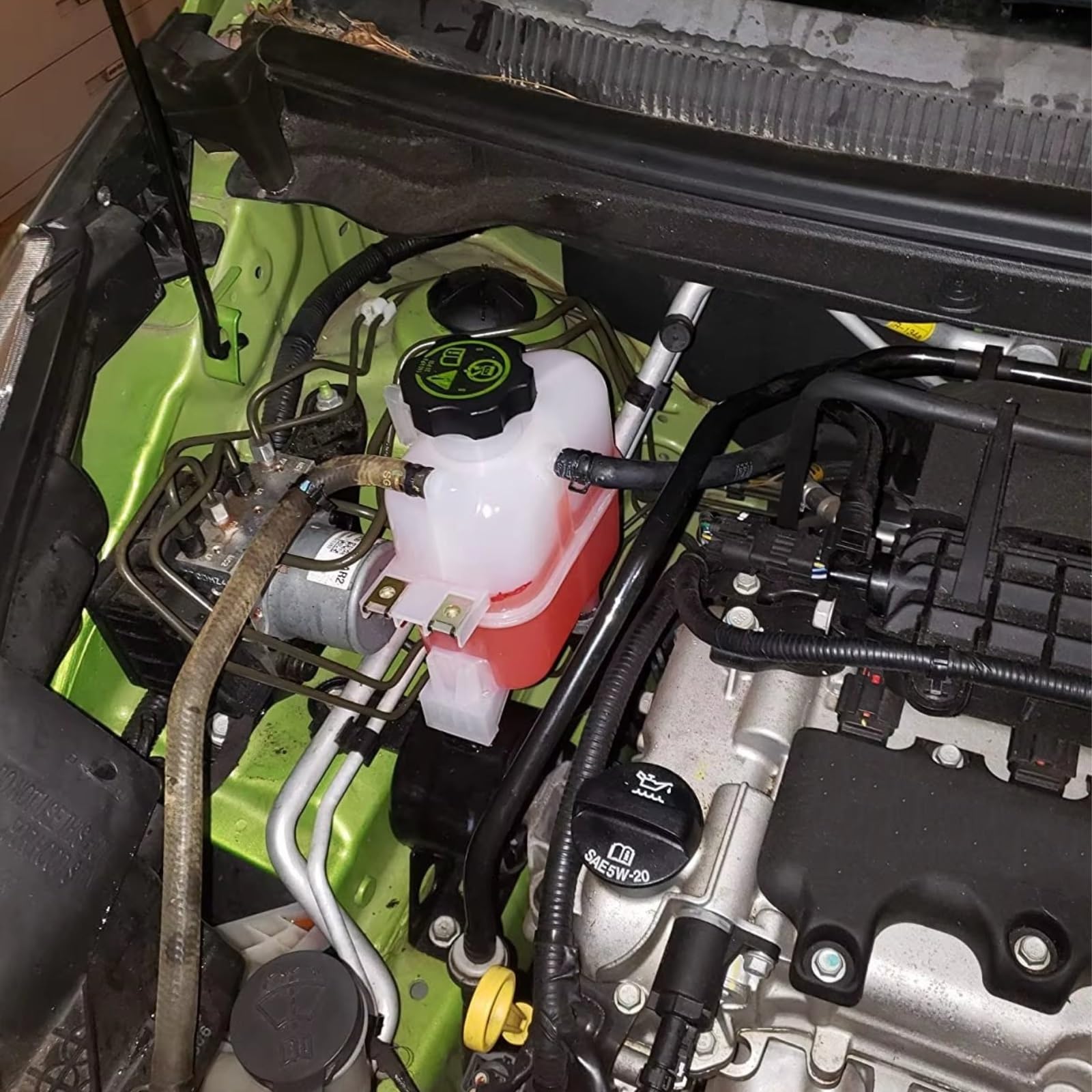 Zestaw do odzyskiwania czynnika chłodniczego dla Chevy Spark 2013 2014 2015 Zbiornik płynu chłodzącego silnika z pokrywką. Numery części: 95077578 i 95352005