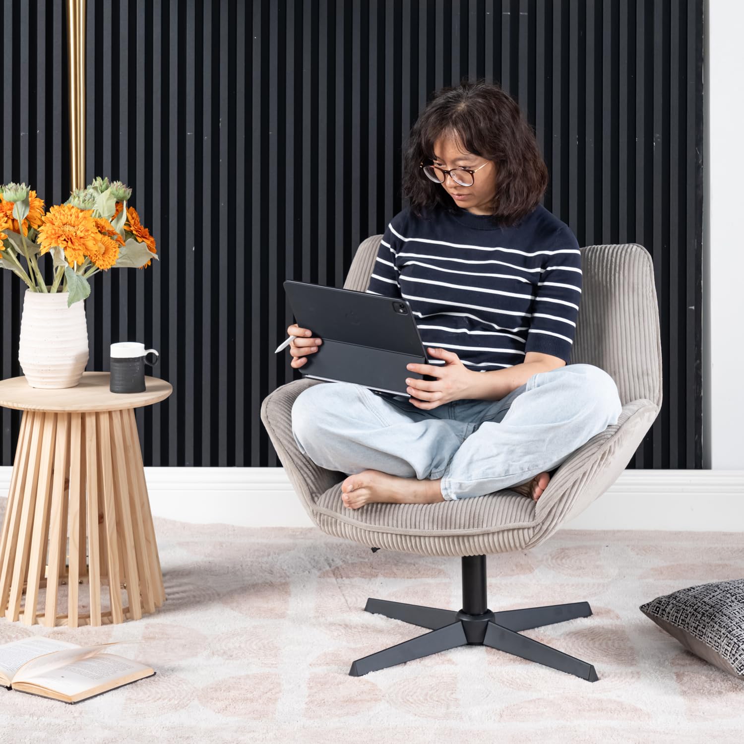 MEUBLE COSY Fotel tapicerowany obrotowy fotel do salonu sypialni biura fotel relaksacyjny z grubym siedziskiem i podłokietnikami z aksamitu żebrowanego szarobrązowego