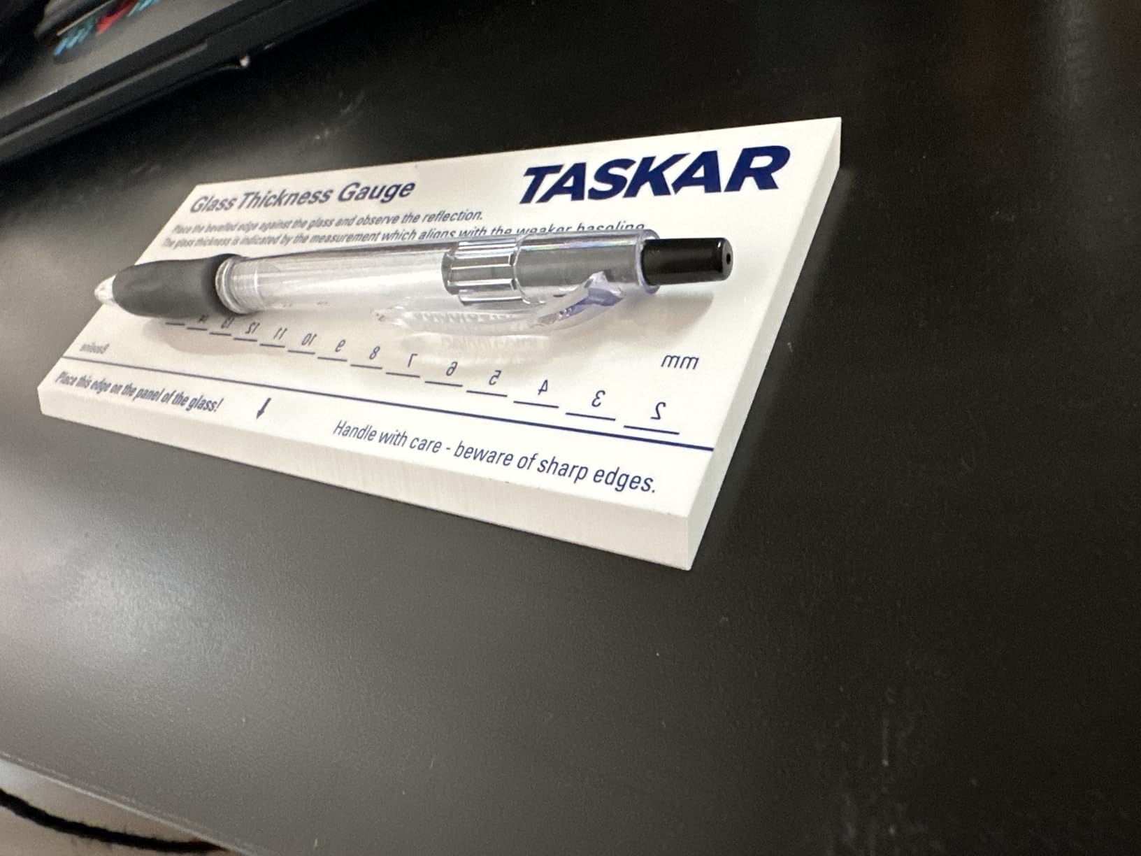 Amazon | Taskar ガラス厚ゲージ測定工具 2mm‾25mm 反射使用 | 測量用品