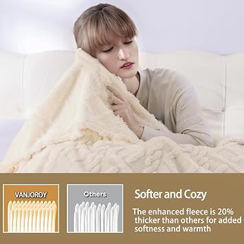 VANJOROY Fleece Blanket Large Throw for Sofa and Bed,400 GSM Lightweight Blanket, 100% Microfiber Fuzzy Soft Warm Cozy Fluffy Wool Throw for Chair,Couch,Travel.. 150×200cm, Beige White