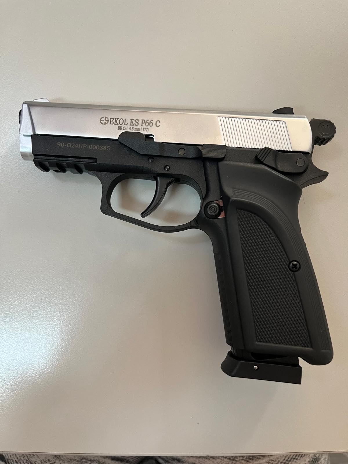 Pistola de balines ES P66C Bicolor (4,5mm) | Arma de Aire comprimido Calibre 4,5mm de CO2 y Bolas de Acero BB's + maletín y municiones