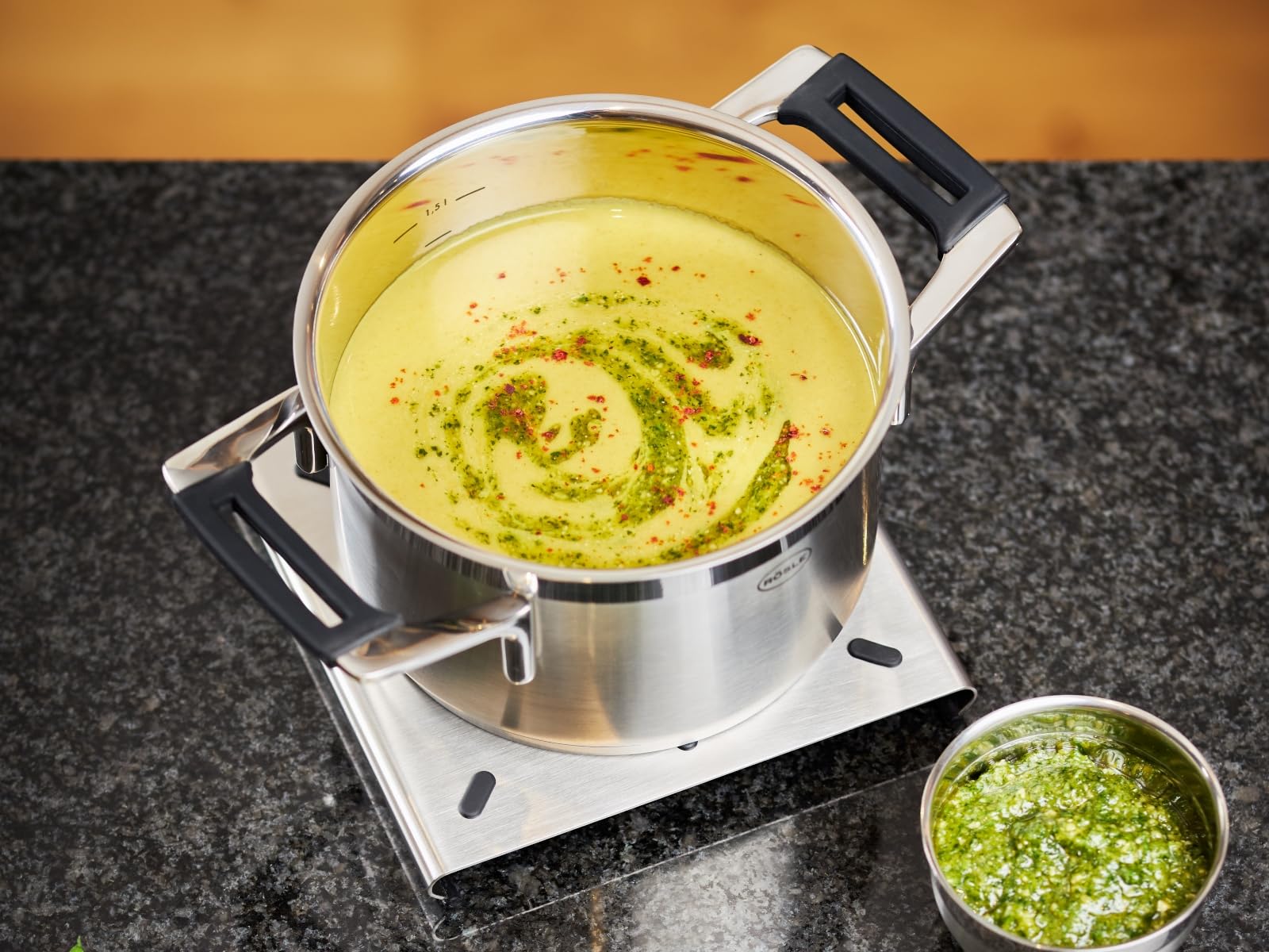 Rösle Elegance Kook-/soeppan, hoogwaardige, roestvrij stalen pan voor het koken van grote hoeveelheden, 8 liter, roestvrij staal 18/10, interne maataanduiding, geschikt voor inductie, vaatwasmachinebestendig
