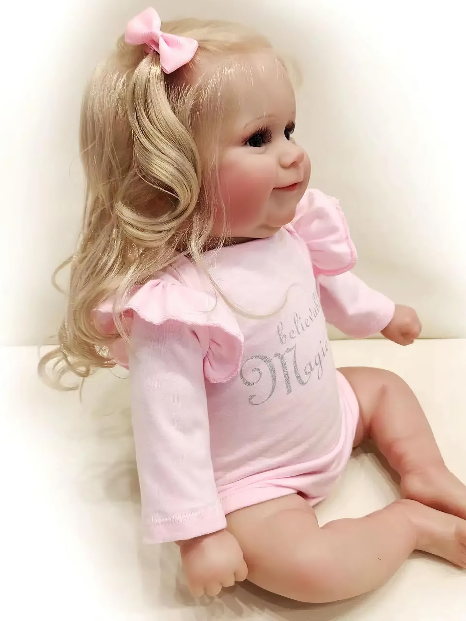 MineeQu Bambole Reborn - Bambola Ricomposta 20 Pollici, Bambina Sorridente, Vinile Totale, Capelli Blondi Radicati, Outfit Rosa