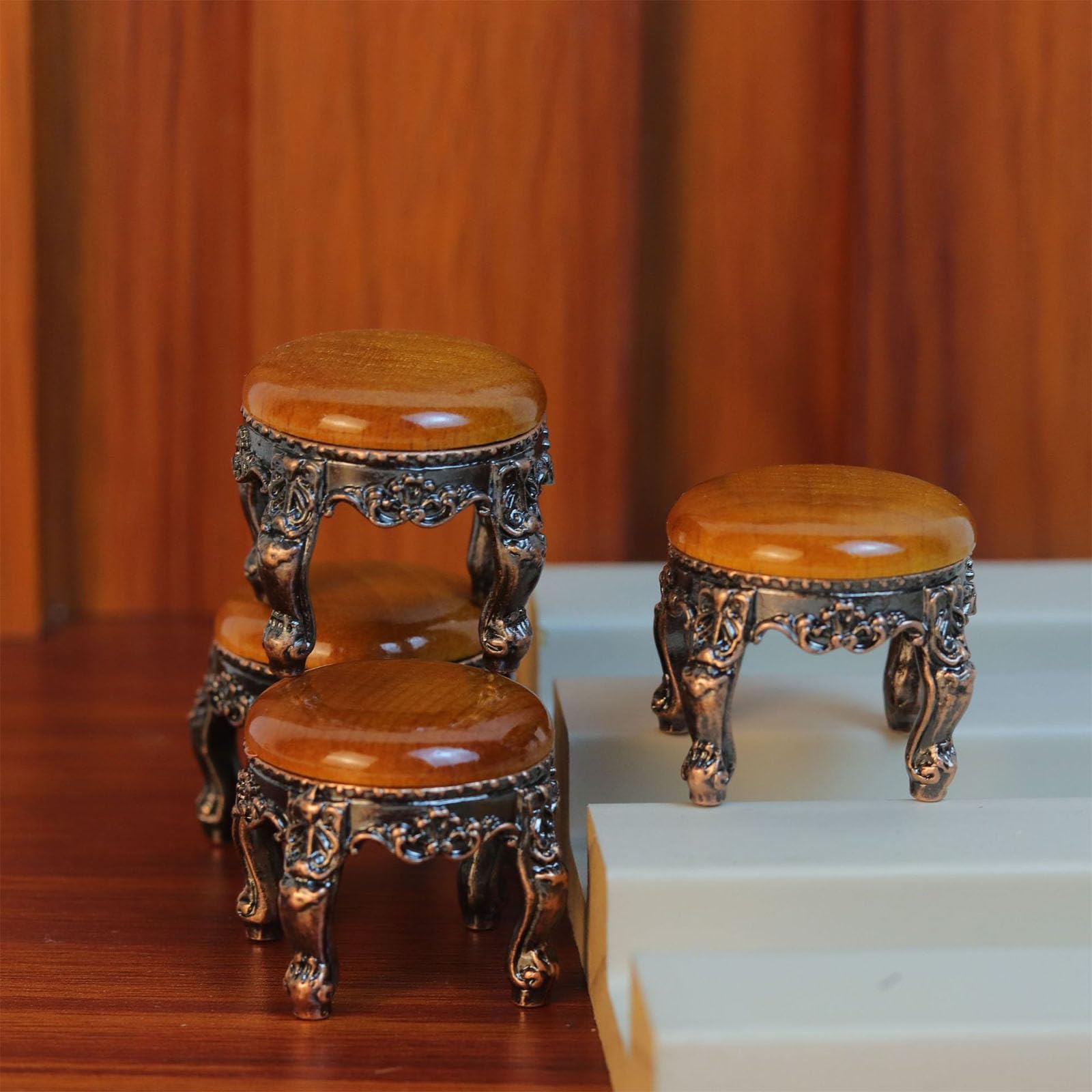 1:12 Scala Vintage Tavolino Rotondo Set Con 4 Sedie Per Miniatura Case Delle Bambole Set Da Pranzo Display Da Collezione