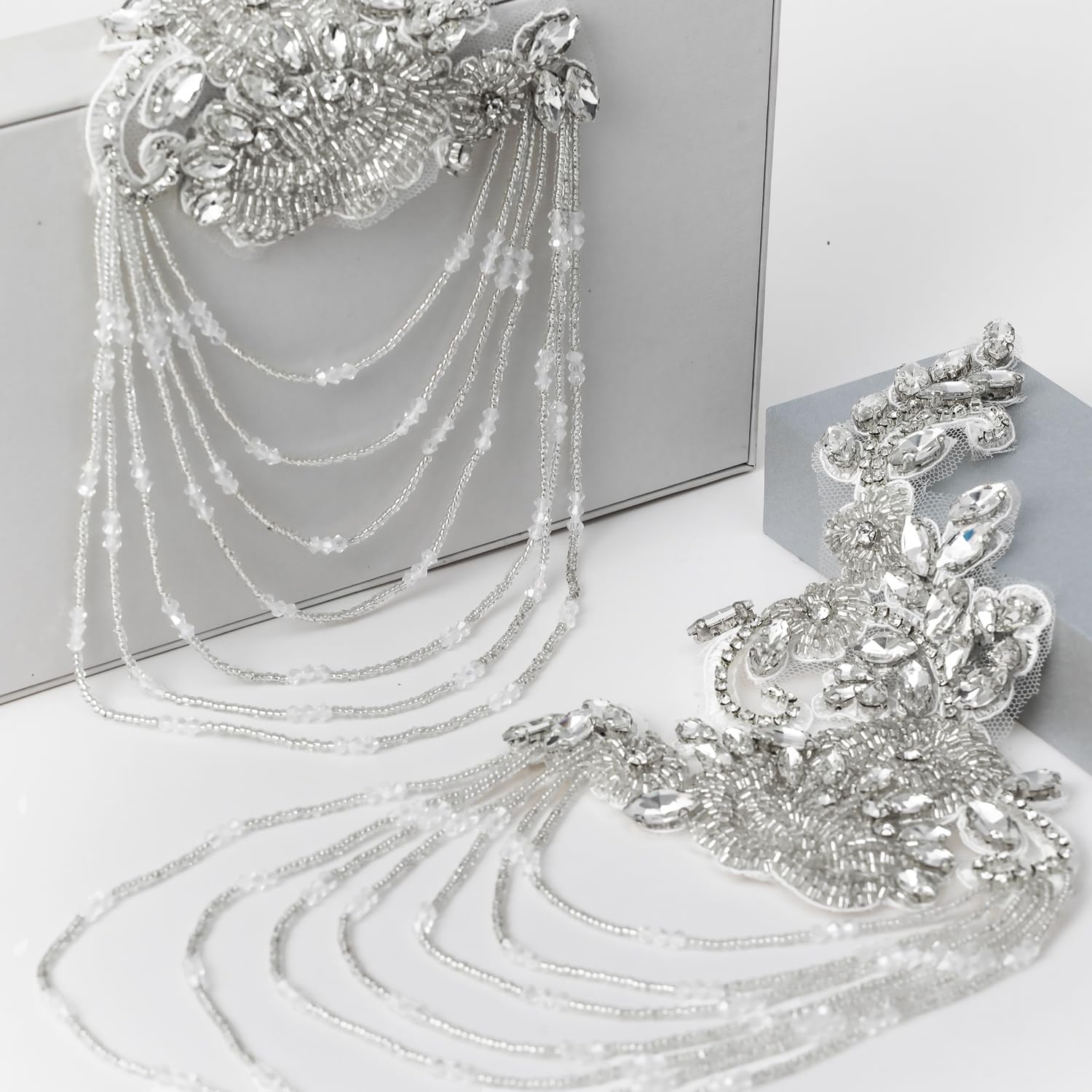 Pair Epaulettes Shoulder Patches for Dress,Beaded Rhinestones Appliques Embellishments Sew-on Diamond Sequin Applique （White）