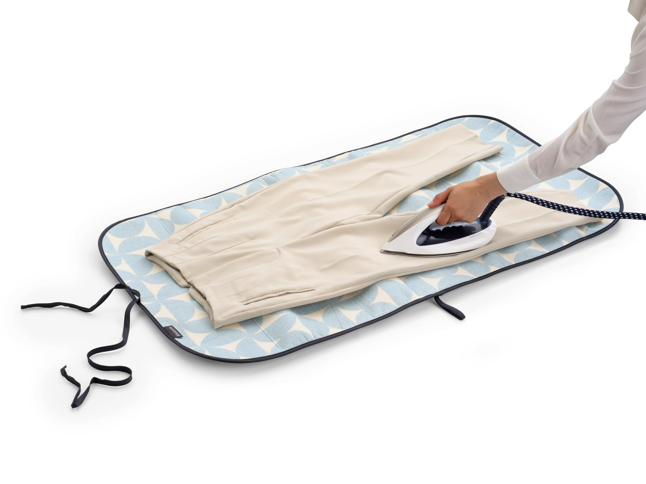 Brabantia Coperta da stiro con 6 strati, Tavola da stiro resistente al calore con base antiscivolo, Accessori lavanderia da portare in viaggio, Fresh Breeze, 65 x 1 x 120 cm