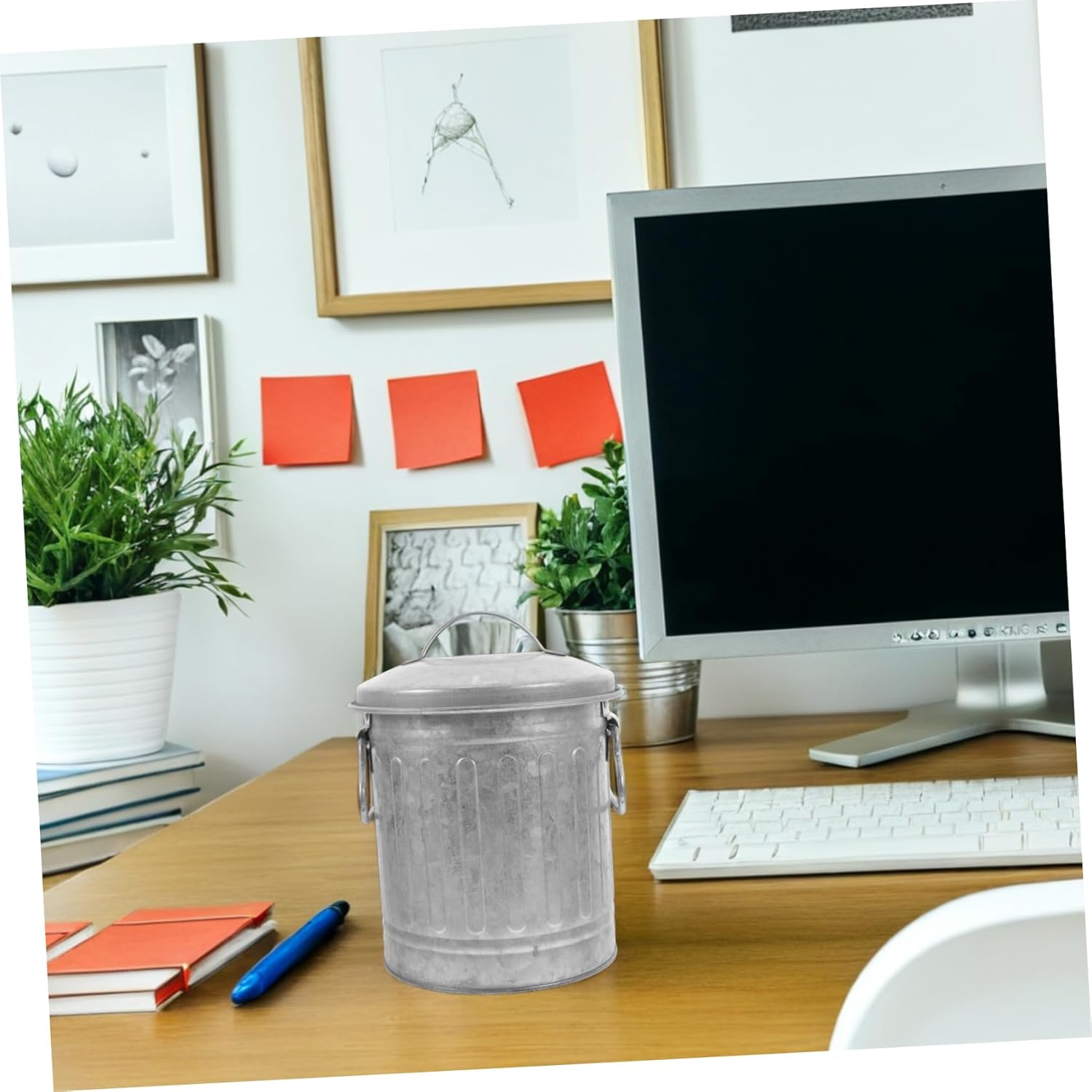 Convenient Bucket Shaped Wastebasket with Lid Desktop Trash Can for Bedroom Office Kitchen and Living Multipurpose Reusable Rubbish Bin for Home Organization and Storage