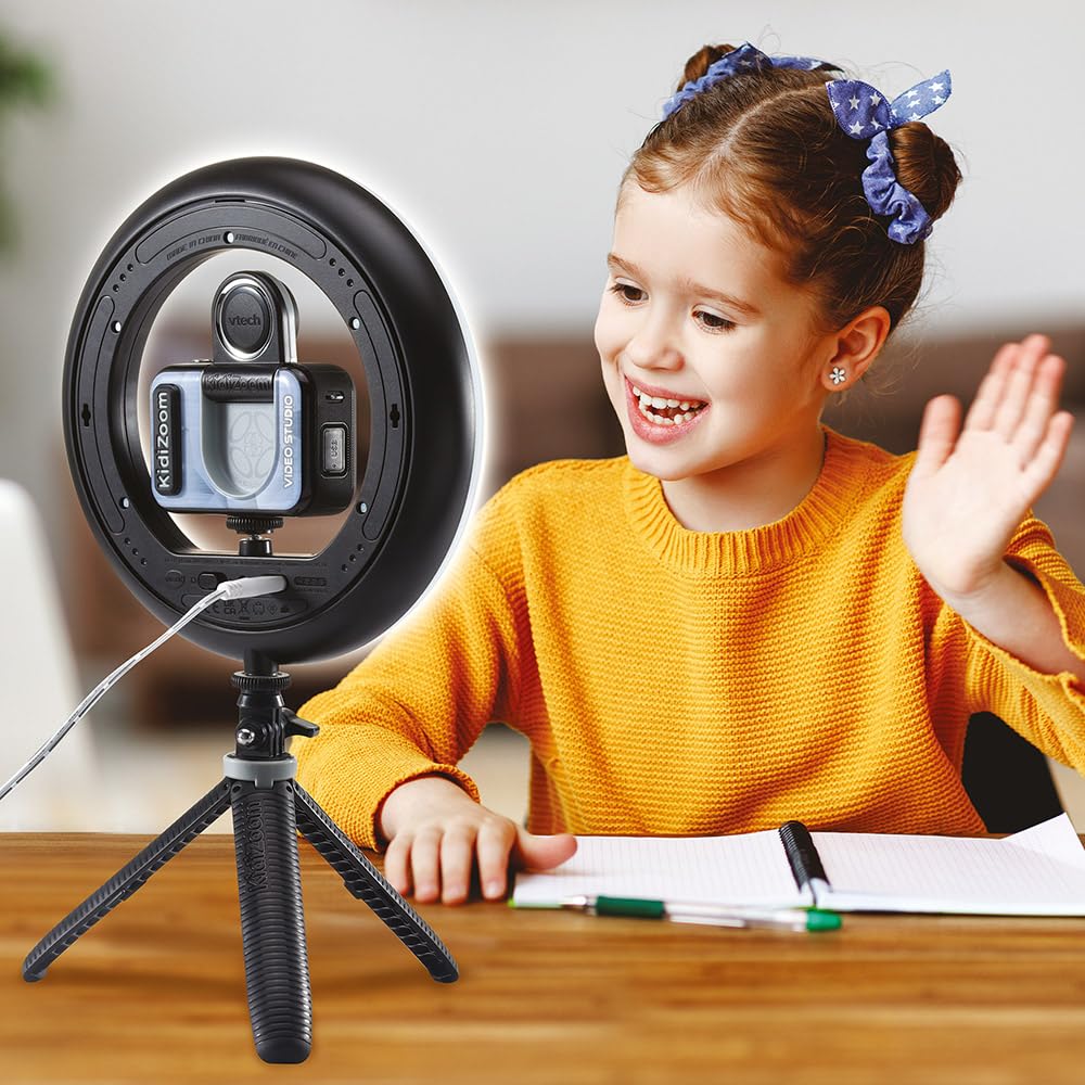 VTech - KidiZoom Vidéo Studio PRO, Appareil Photo Numérique Enfant, Selfie, Vidéo HD, Écran Couleur avec Ring Light, Trépied, Fond et Gants Verts, Cadeau de 7 Ans à 14 Ans - Contenu en Français